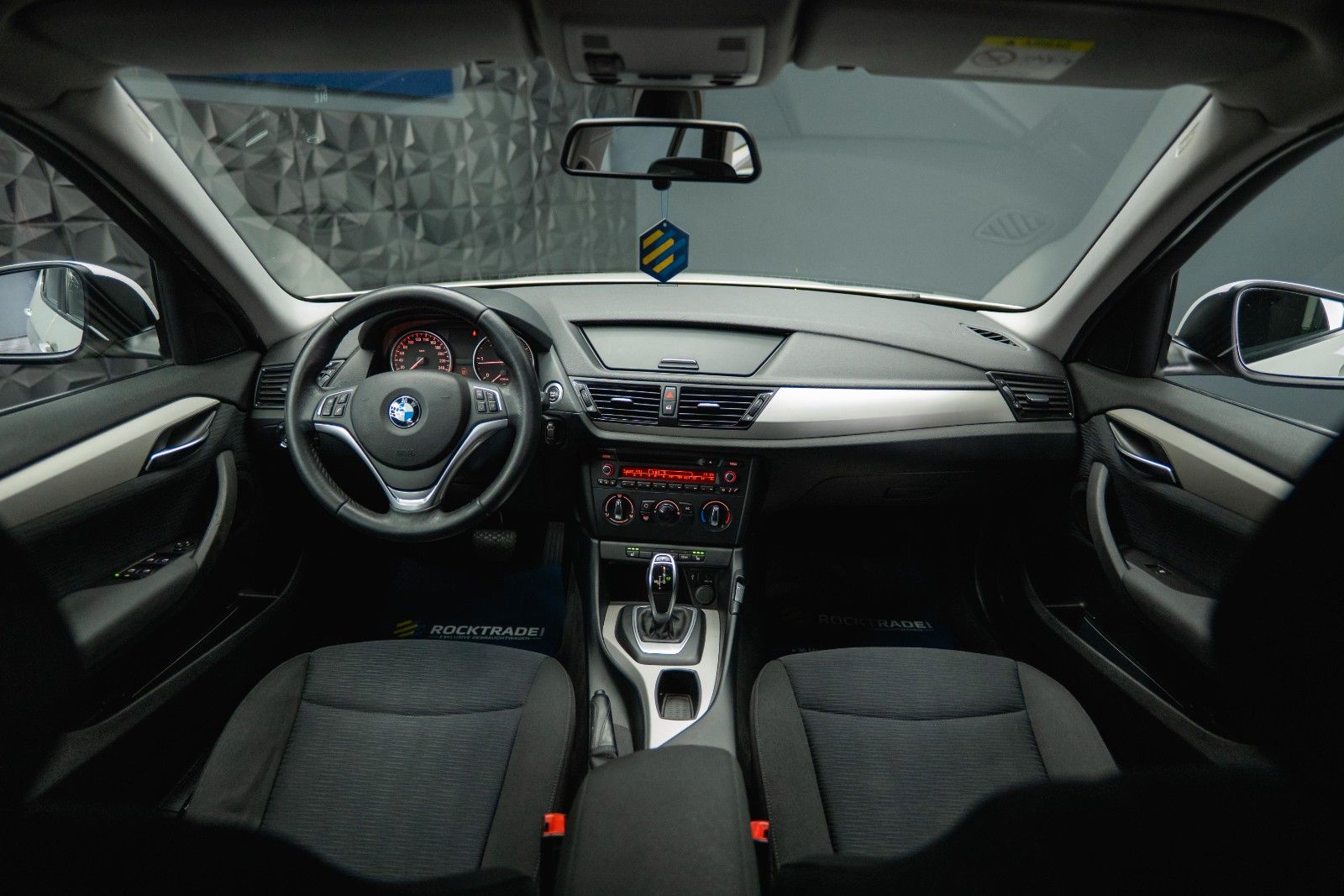 Fahrzeugabbildung BMW X1 xDrive20d Sport Line Autom. Bi-Xenon*Perlmutt