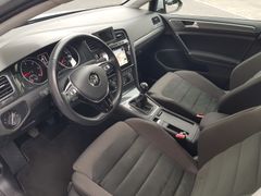 Fahrzeugabbildung Volkswagen Golf VII Var Comfortline 4M Navi LED StdHz AHK