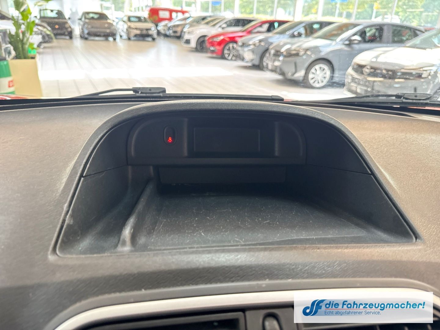 Fahrzeugabbildung Renault Kangoo Rapid Extra Fahrerprofil Tel.-Vorb. PDC B