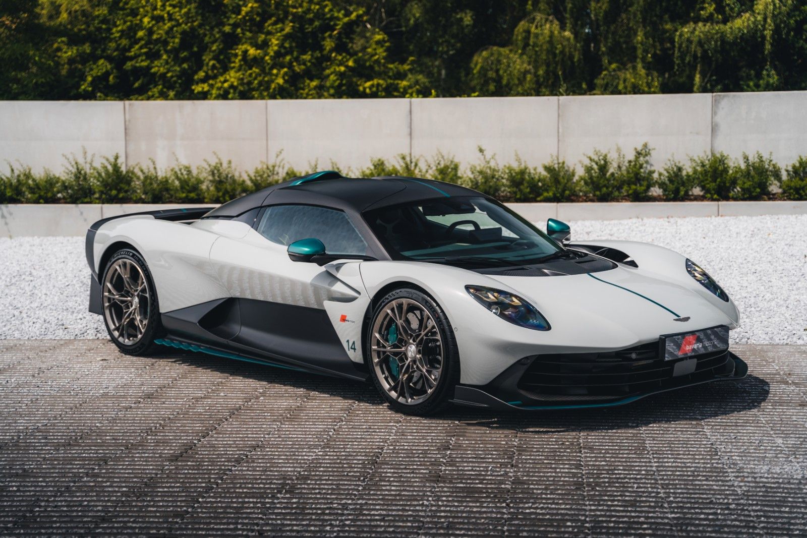 Aston Martin Valhalla Apex Grey / Carbon / NEW / 160KM / B O 