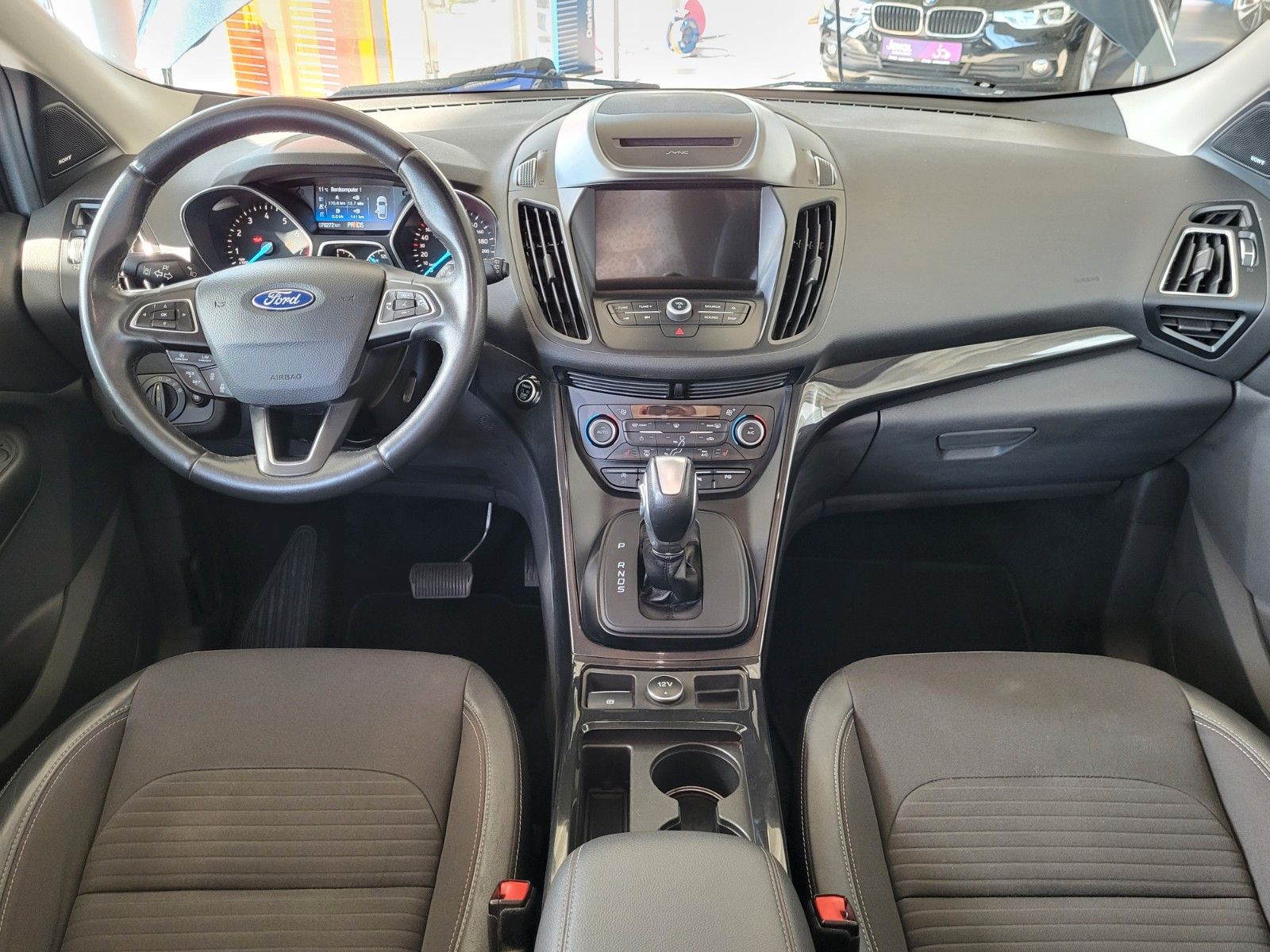 Fahrzeugabbildung Ford Kuga Titanium Autom., AHK abnehmbar, Winter-P.