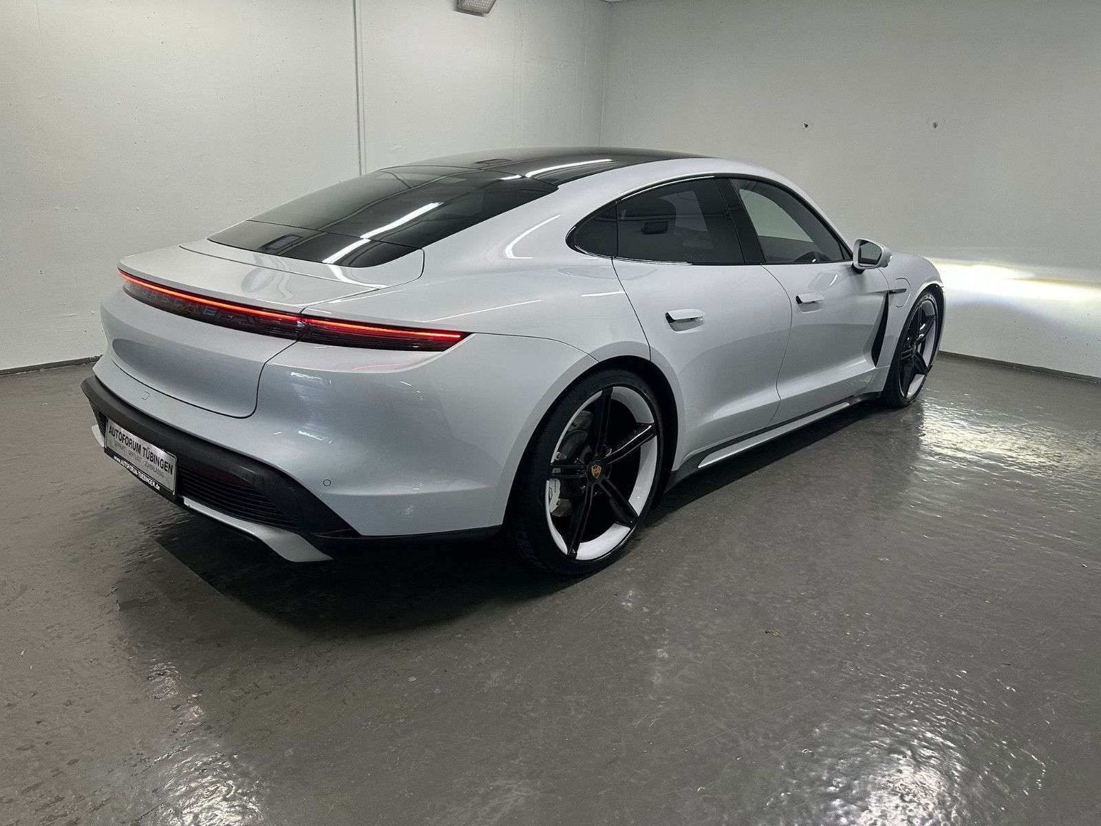 Fahrzeugabbildung Porsche Taycan Turbo *VOLL*KERAMIC*PANORAMA*