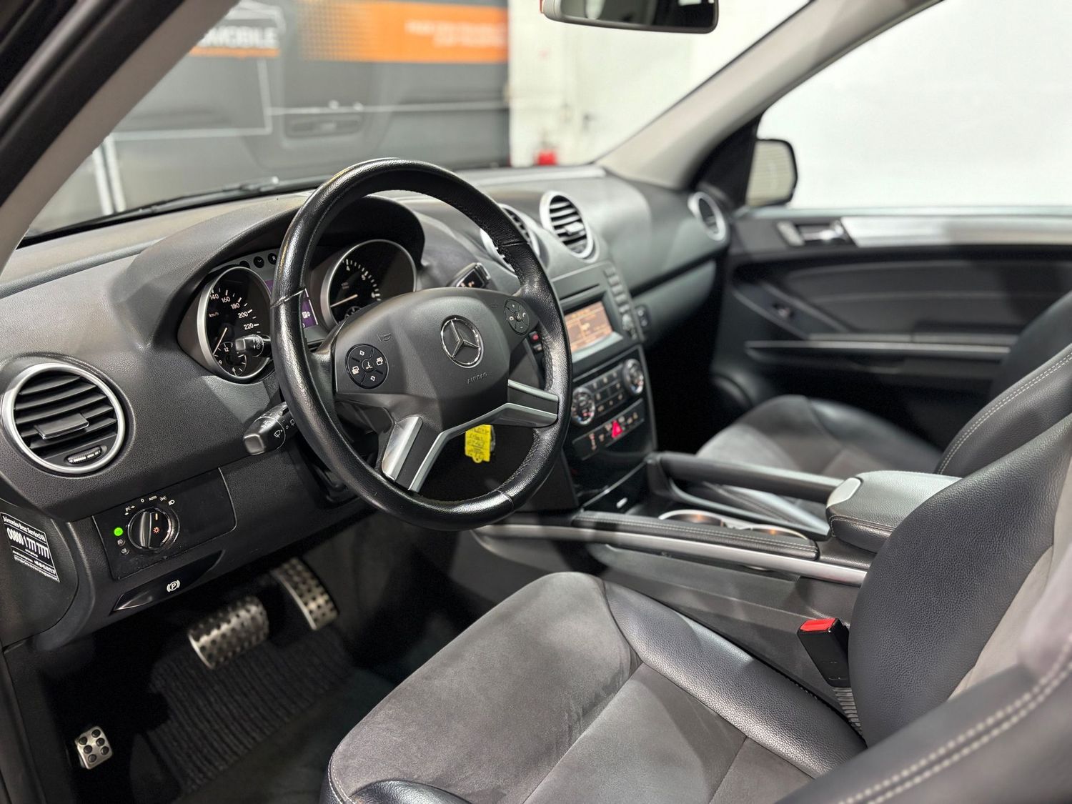 Fahrzeugabbildung Mercedes-Benz ML 350 4 Matic Sport#Luft#Xenon#AHK#Alcantara#Am