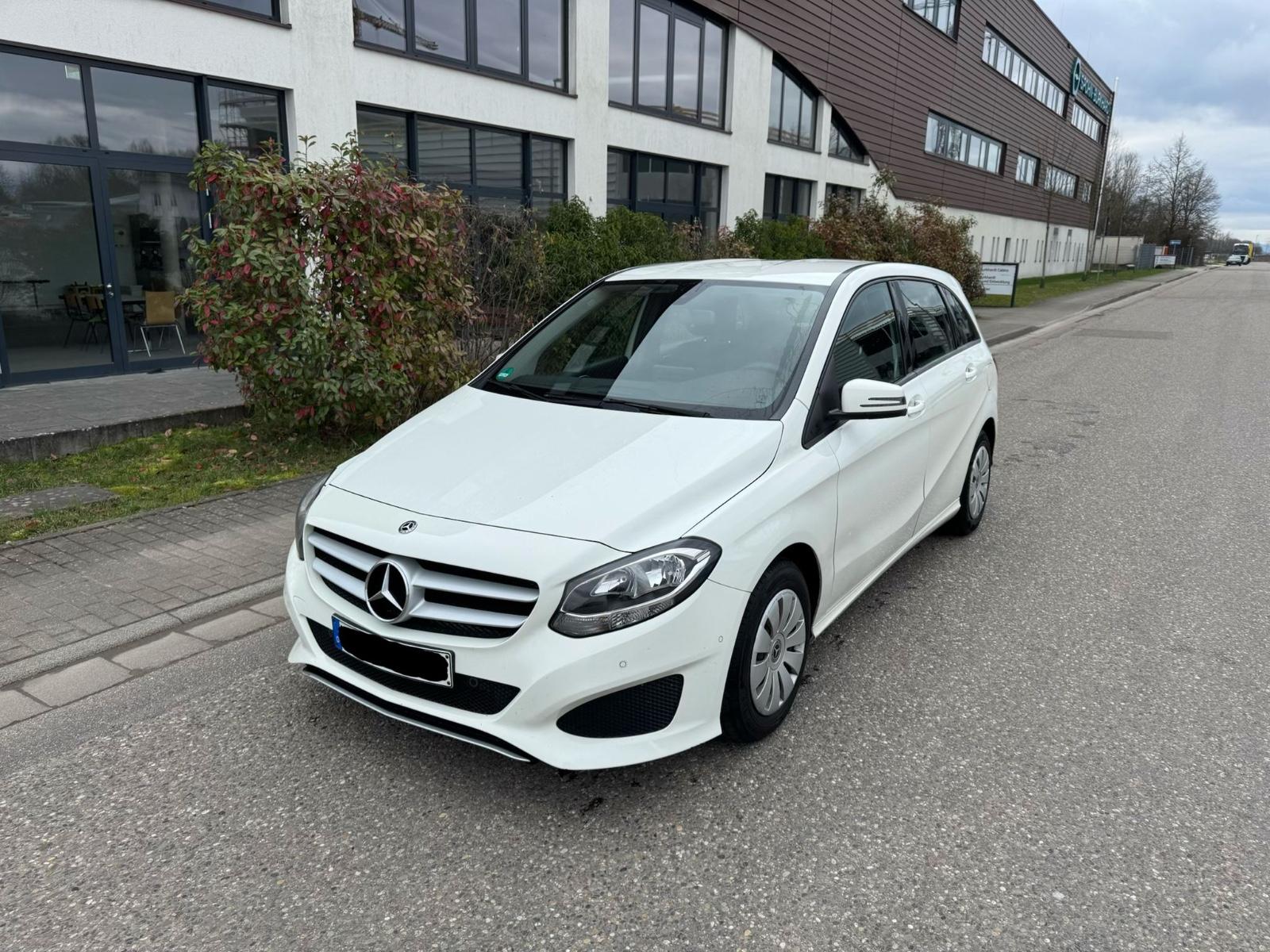 Mercedes-Benz B 180