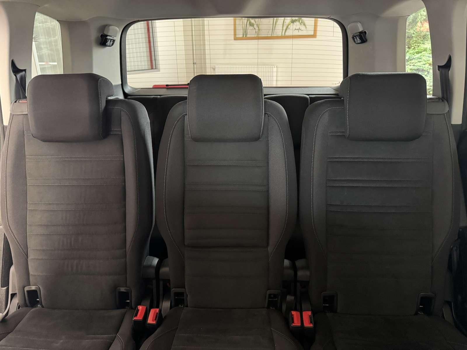 Fahrzeugabbildung Volkswagen Touran 150 DSG R-Line/7Sitz/LED/Navi/ACC/Mass...