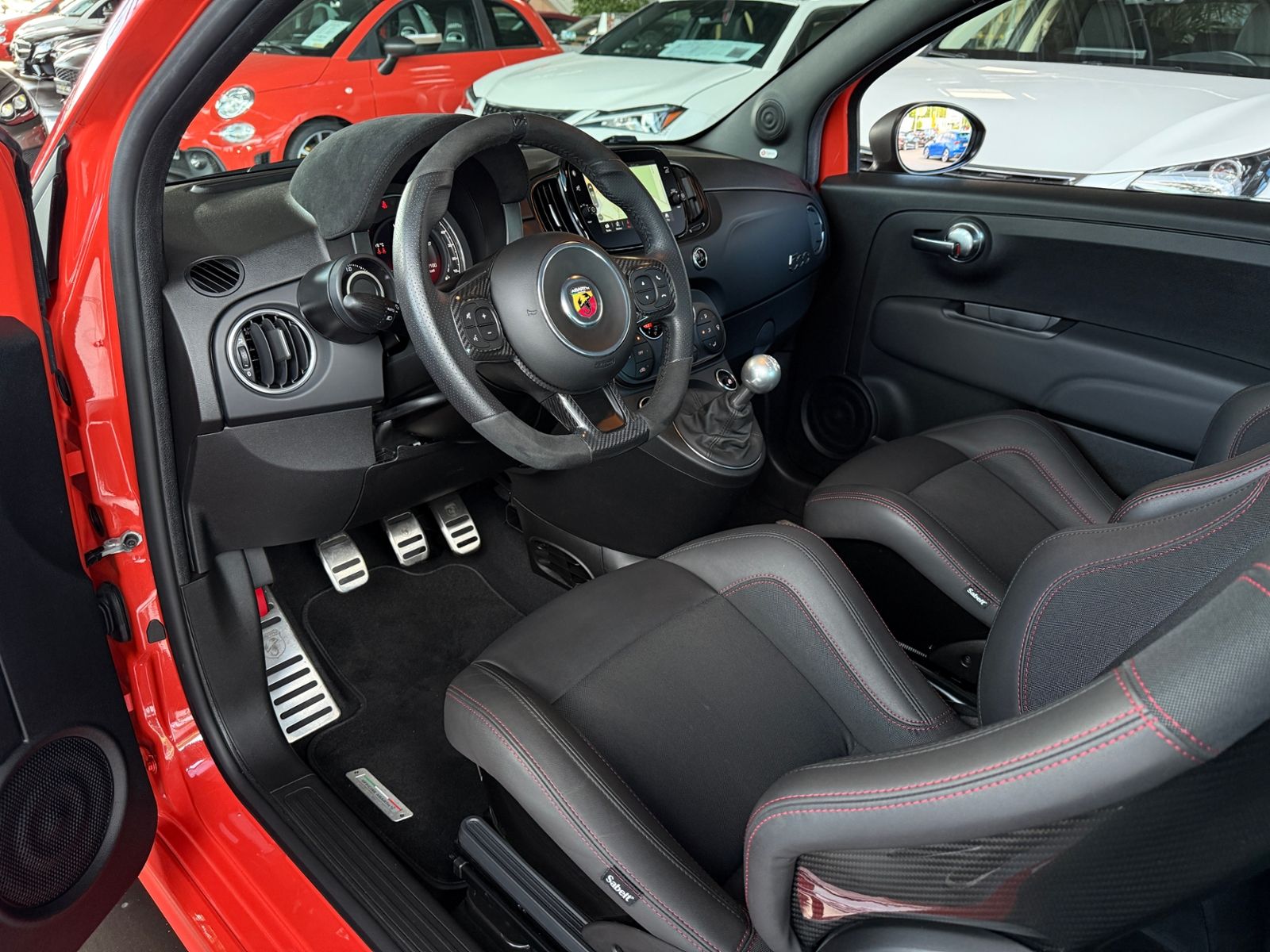 Fahrzeugabbildung Abarth 695 Competizione BEATS NAVI SABELT