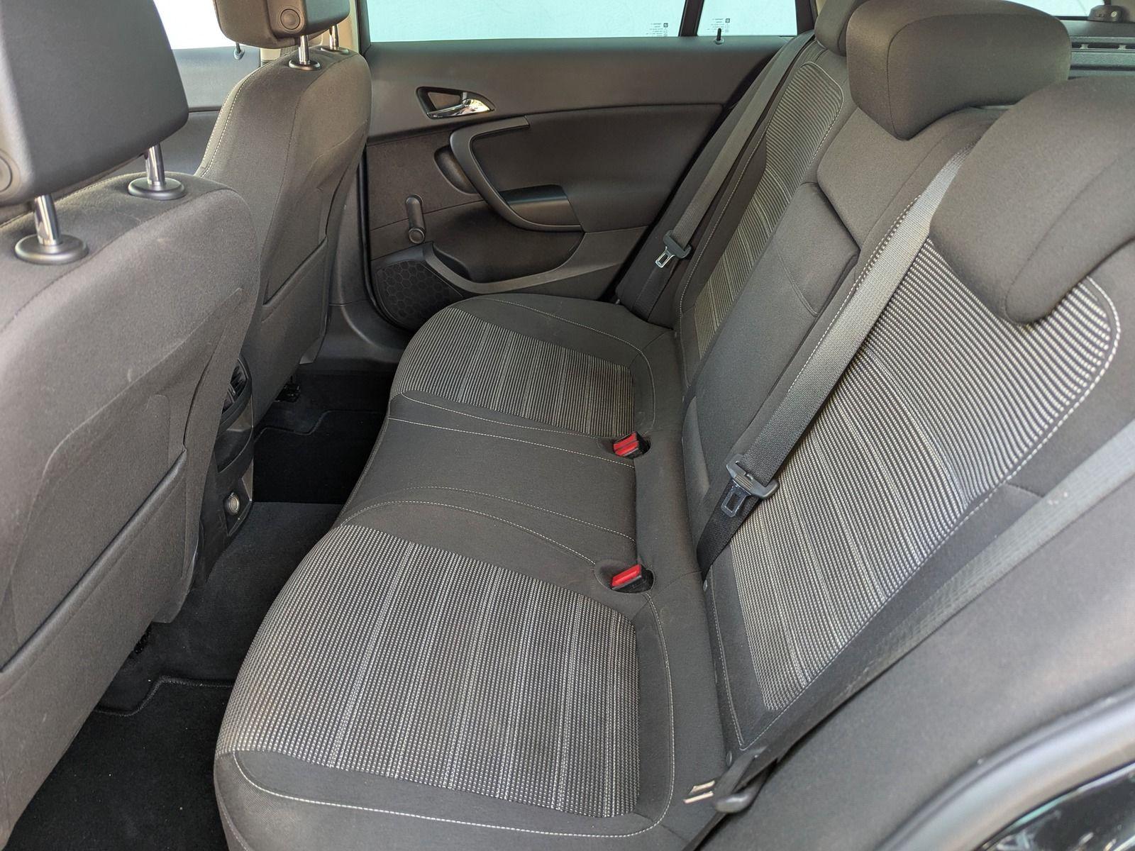 Opel Insignia 2011 — photo 9