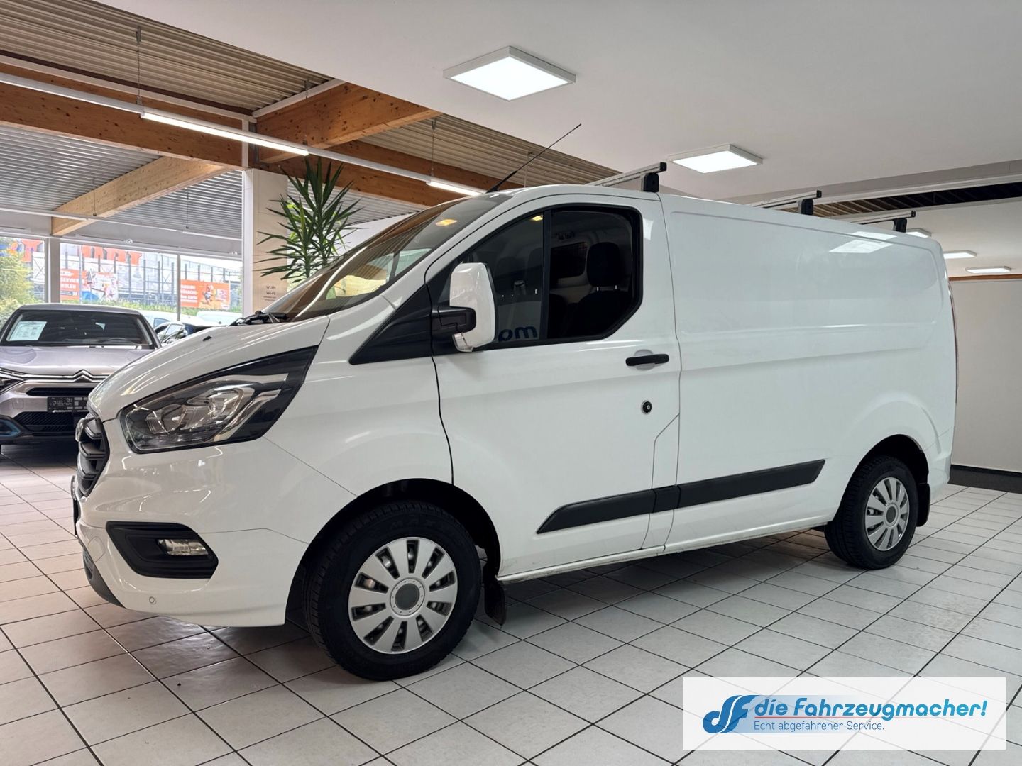 Fahrzeugabbildung Ford Transit Custom Kasten 300 L1 Trend Notbremsass.