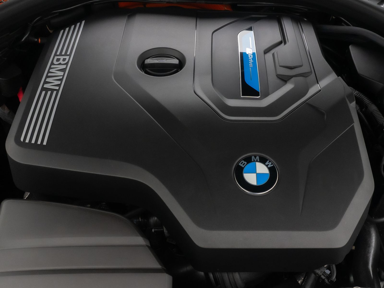 Fahrzeugabbildung BMW 330e 360&deg;HUD DAB HiFi Lnkrhzg ACC Komfort Sport