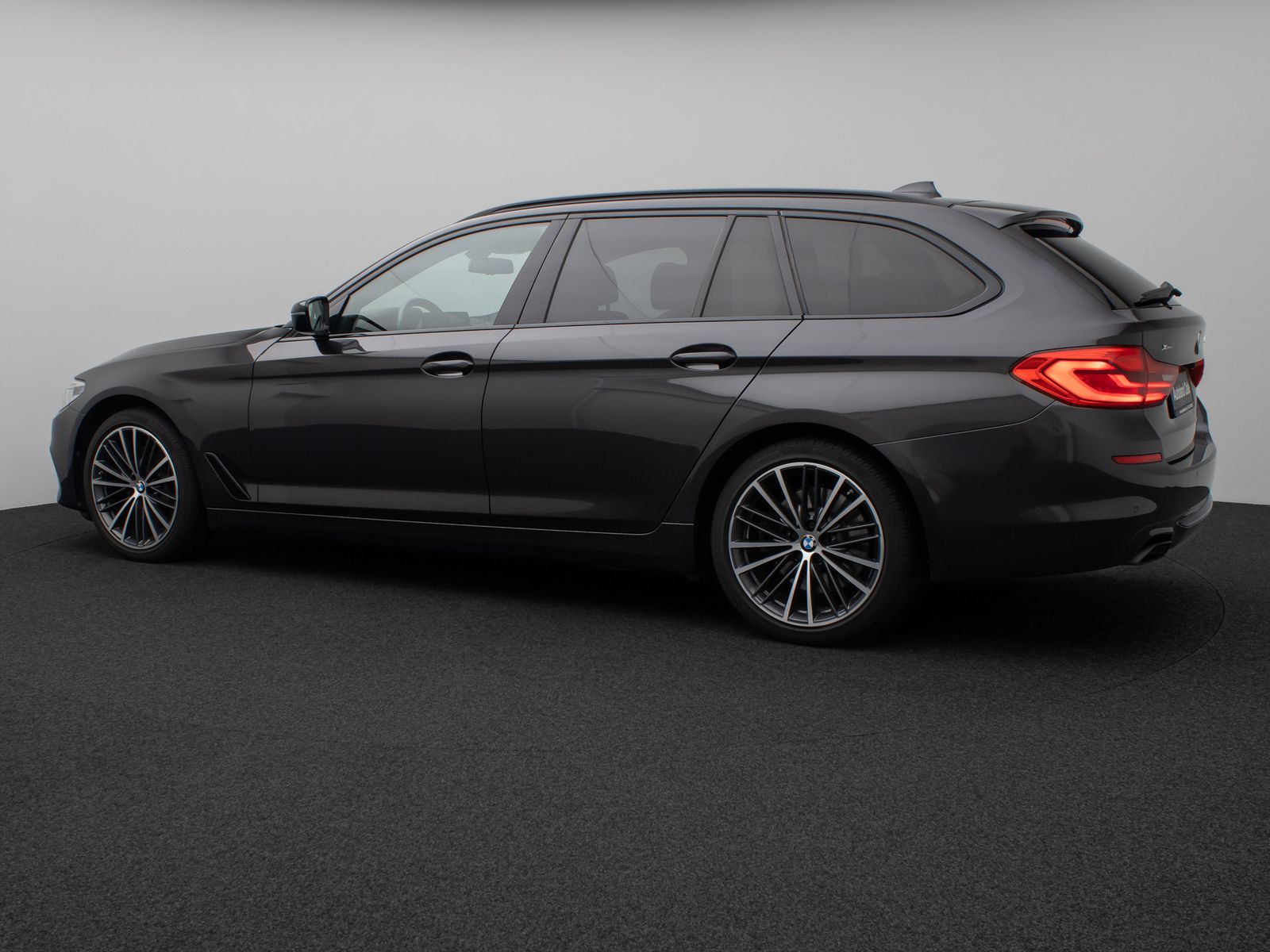 Fahrzeugabbildung BMW 540i xD SportLine Panorama HUD DAB HiFi 4xKlima
