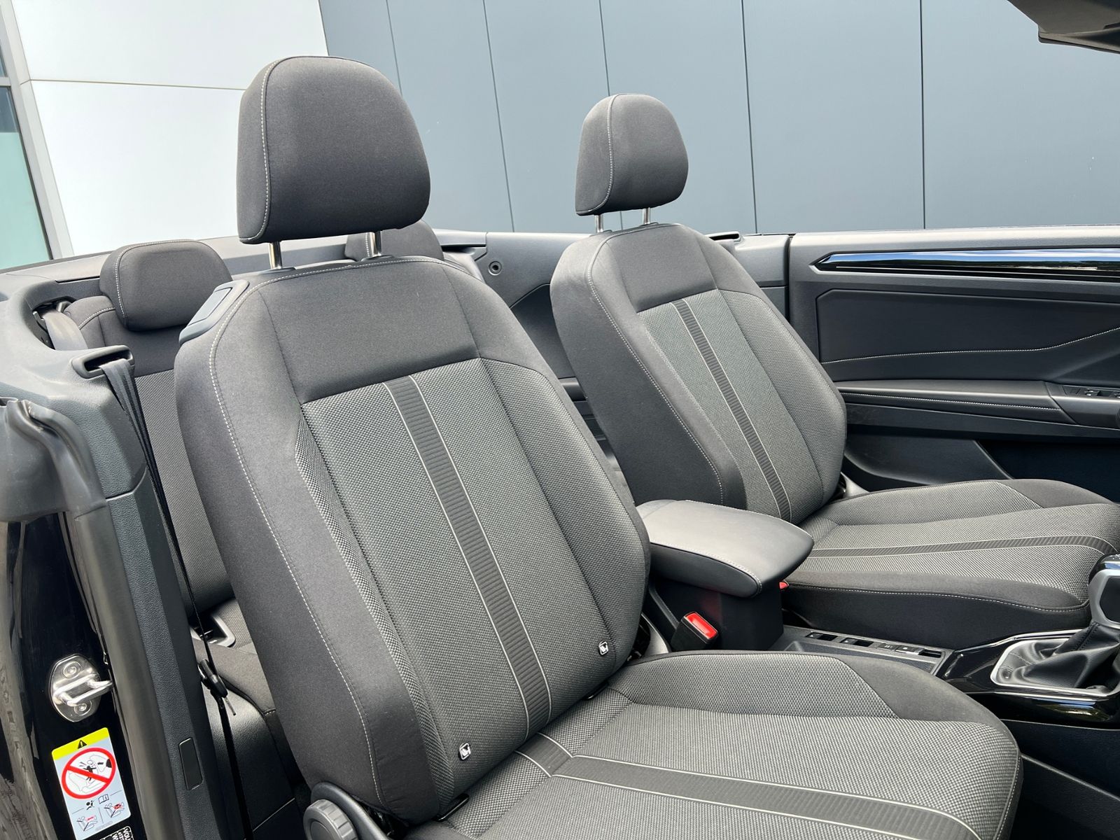 Fahrzeugabbildung Volkswagen T-Roc Cabriolet 1.5 TSI DSG *AHK, LED, Black Sty