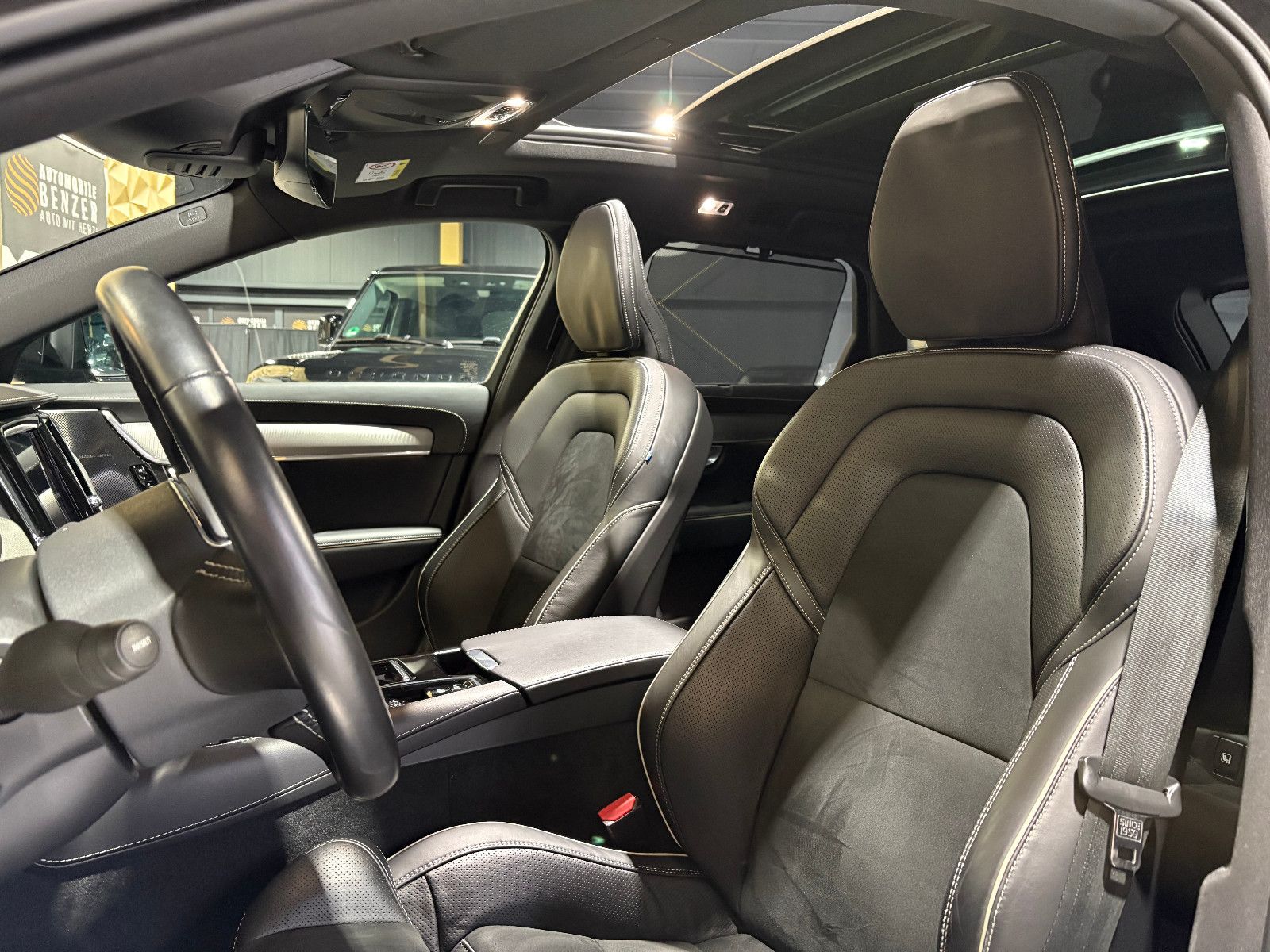 Fahrzeugabbildung Volvo V90 Kombi R Design Recharge Plug-In Hybrid AWD/