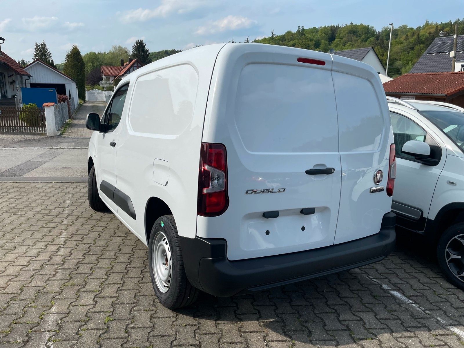 Fahrzeugabbildung Fiat Doblo Kastenwagen L1 1.5 BlueHDi 75 kW Neues Mod