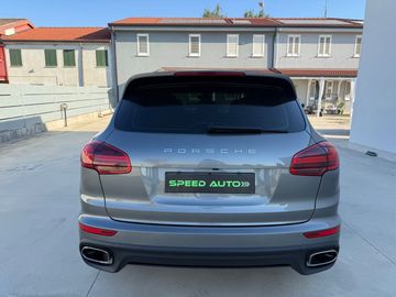 Porsche Cayenne - 7