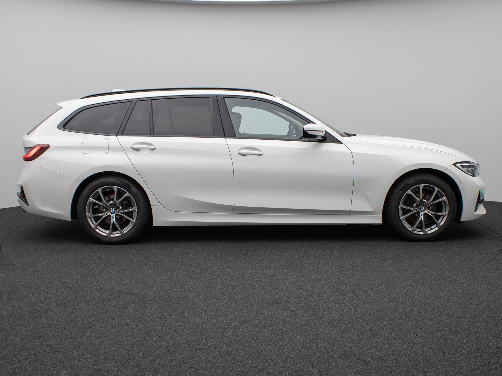 Fahrzeugabbildung BMW 320d  Luxury Line Kamera DAB HiFi Stop&Go Sport