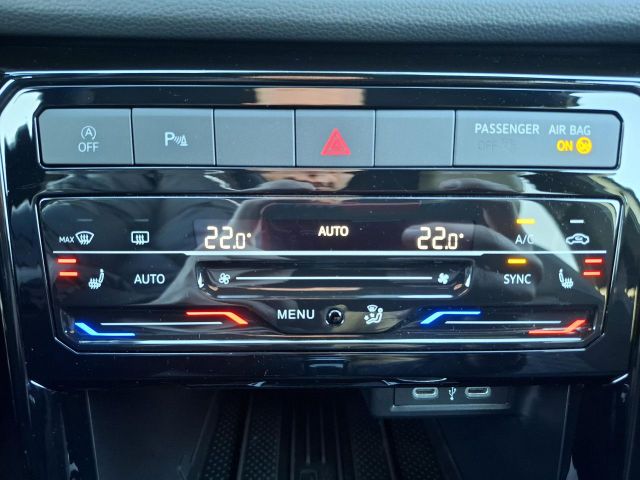T-CROSS 1.5 TSI DSG R-LINE IQ.LIGHT+APP+NAVI+CAM