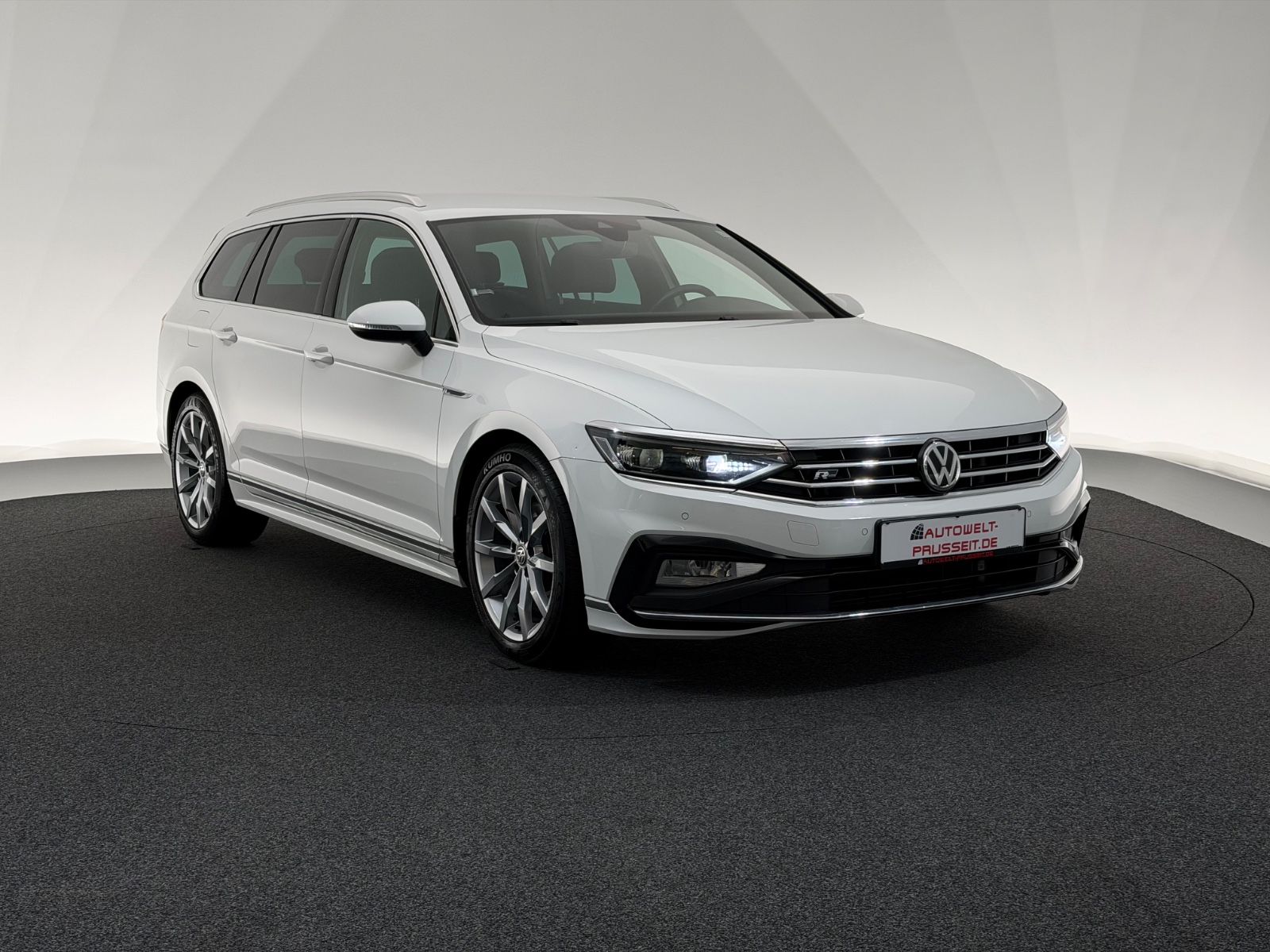 Gebrauchtwagen Volkswagen Passat Passat Var. 2.0 TSI*ELEGANCE*R LINE-MAXTRIX-AHK in Horb am Neckar