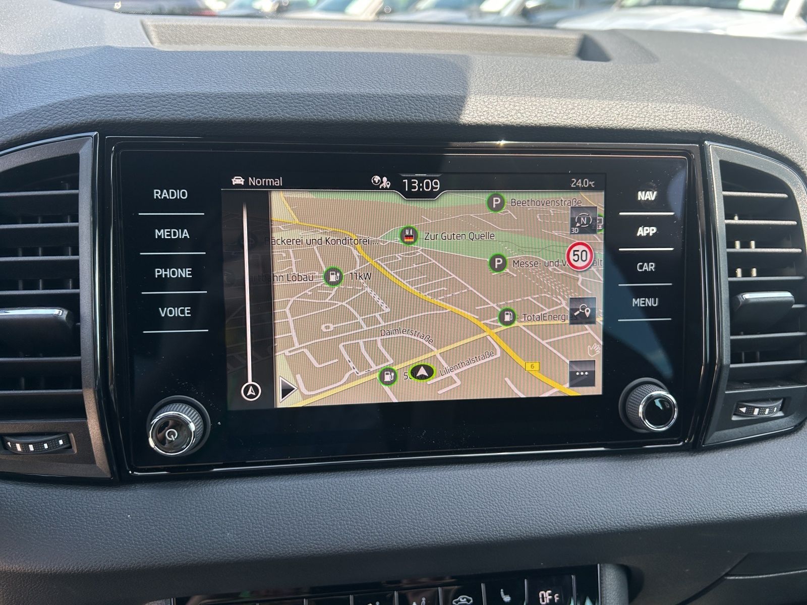 Fahrzeugabbildung SKODA Karoq 2.0 TDI Sportline MATRIX AHK