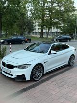 BMW M4 Coupé M4 - BMW M4 mit Benzin-Antrieb: Sportwagen