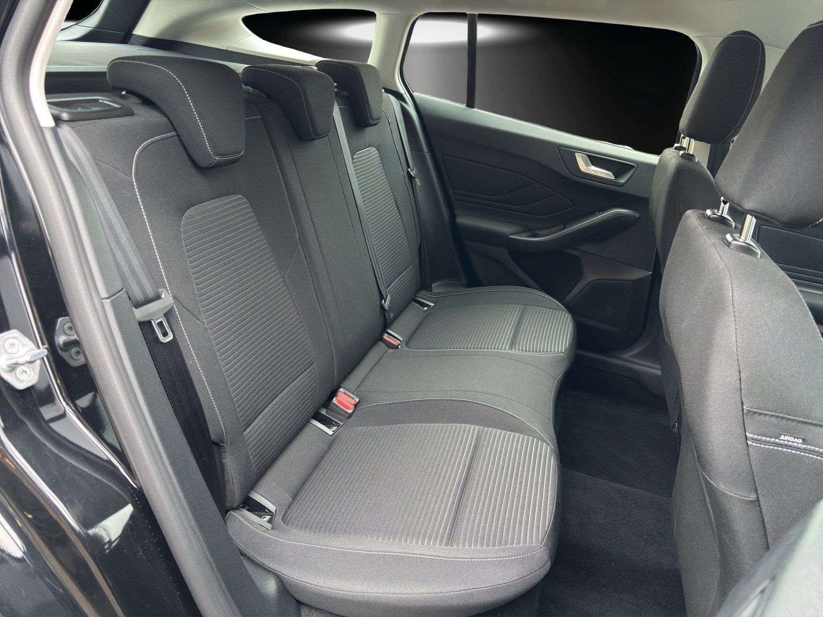 Fahrzeugabbildung Ford Focus Titanium Turnier Winter P. e.Call Kamera