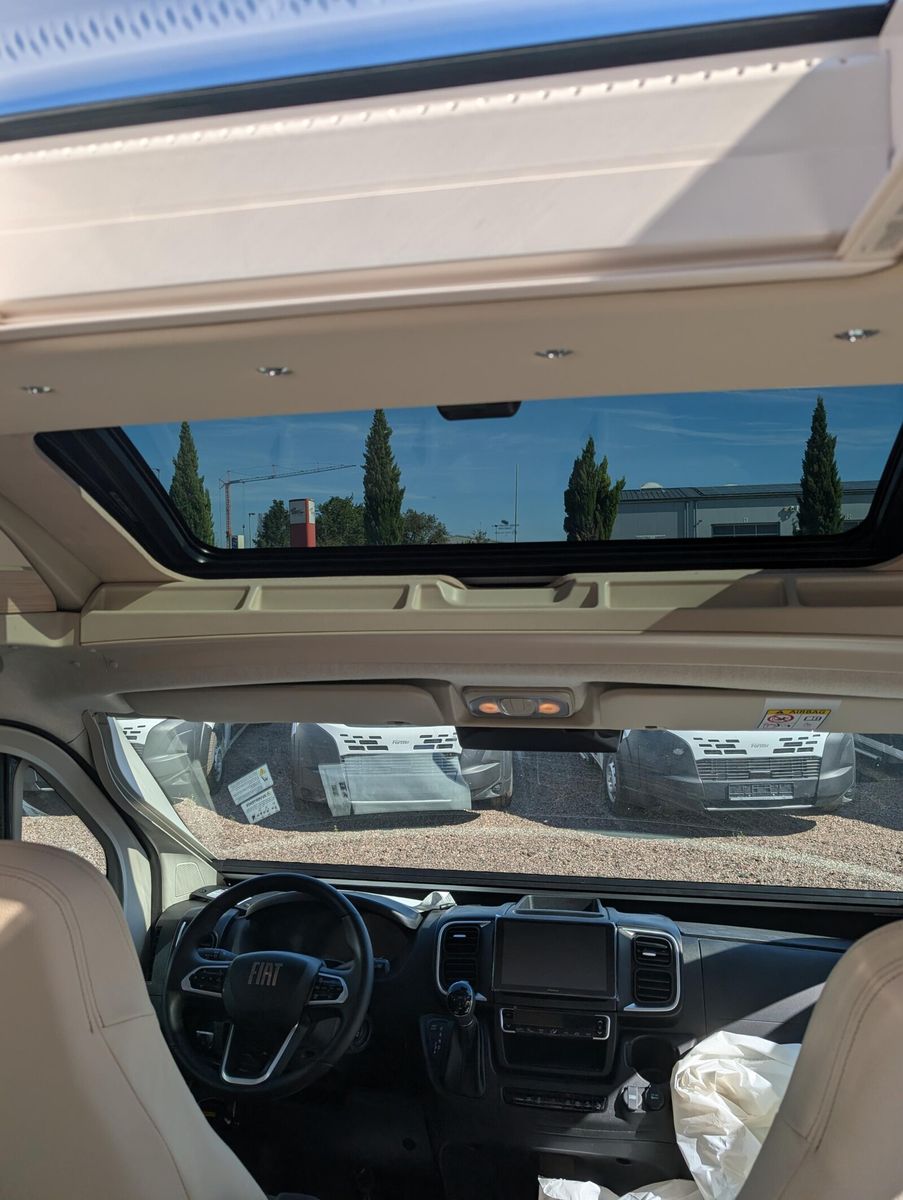 Fahrzeugabbildung Eura Mobil Van V 635 EB  Captain-Chair- Sitze, Skyroof, RFK