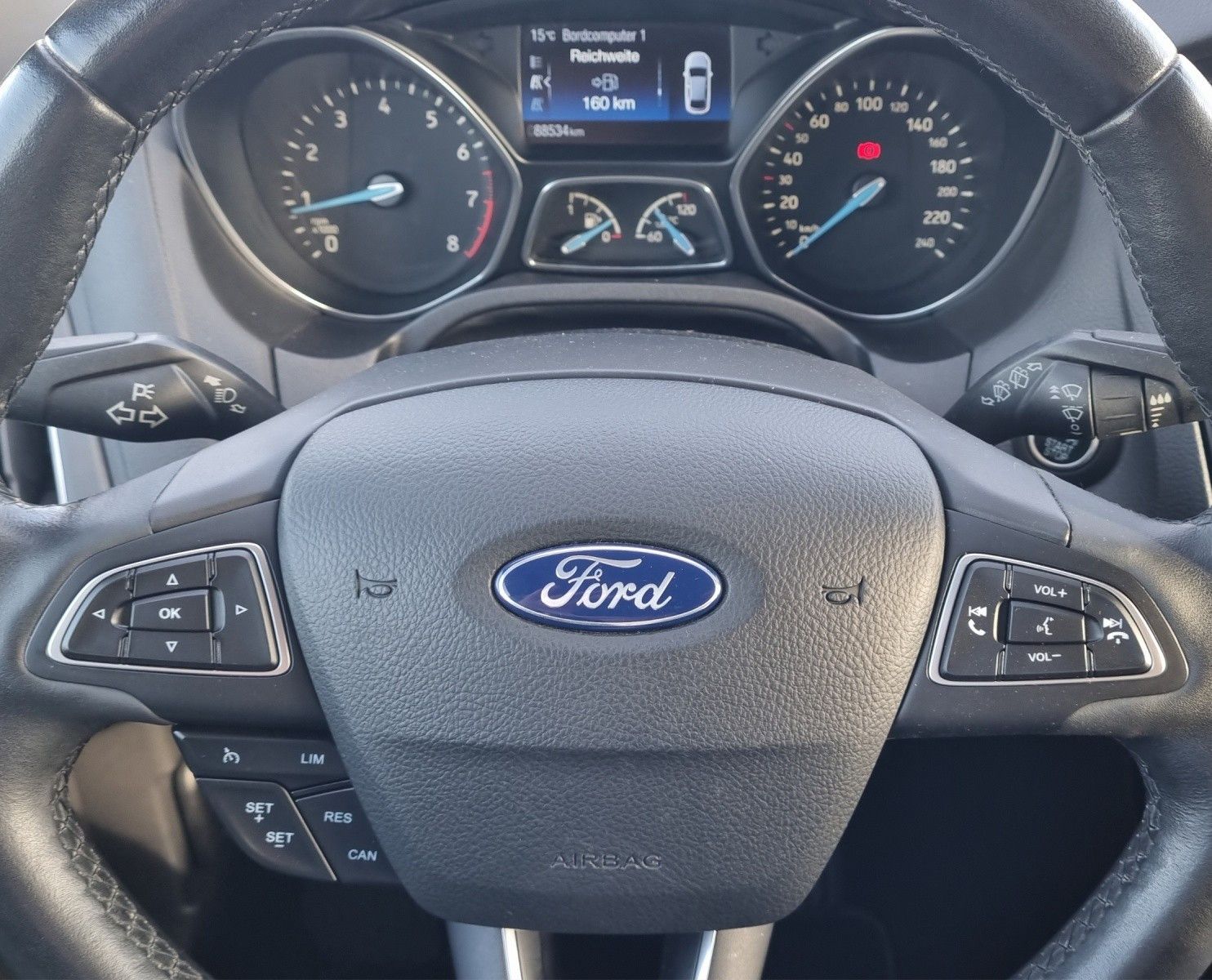Fahrzeugabbildung Ford Focus Turnier Titanium 1,0 Navi GRA PDC