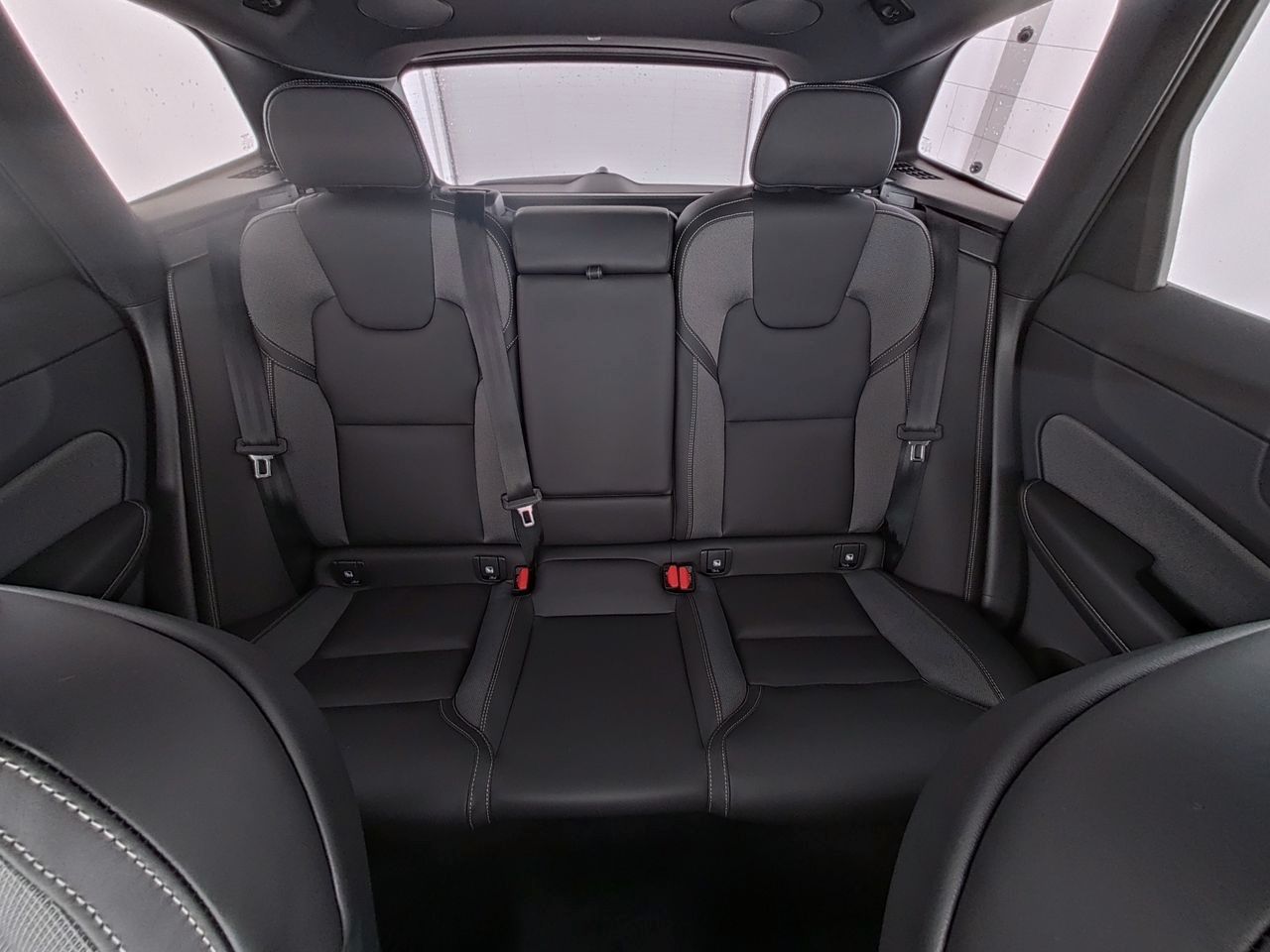 Fahrzeugabbildung Volvo XC 60 B5 Ultra Black Edition AWD |