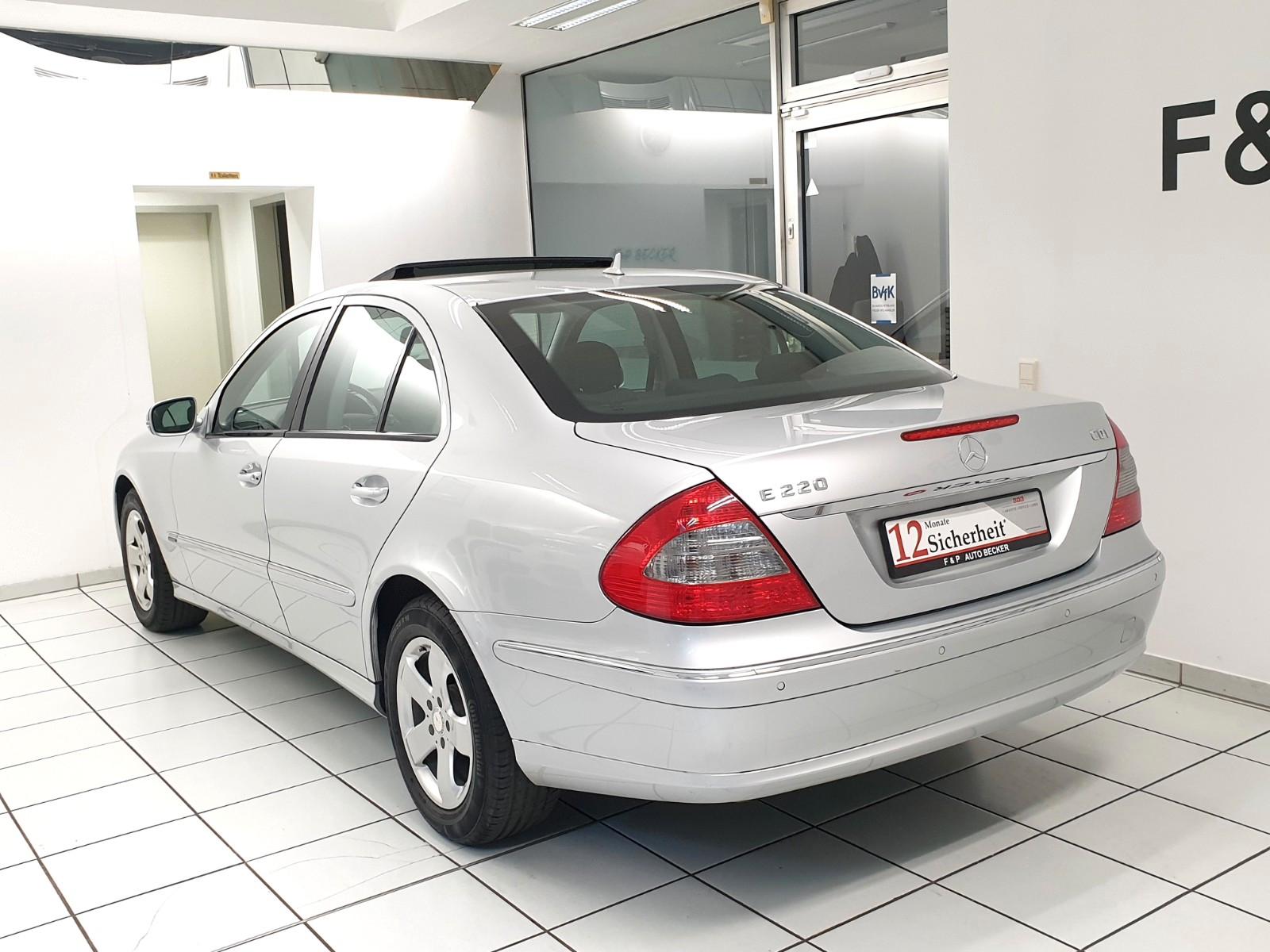 Mercedes-Benz E 220 CDI 2.Hand Scheckheft MB Navi BiXenon PDC