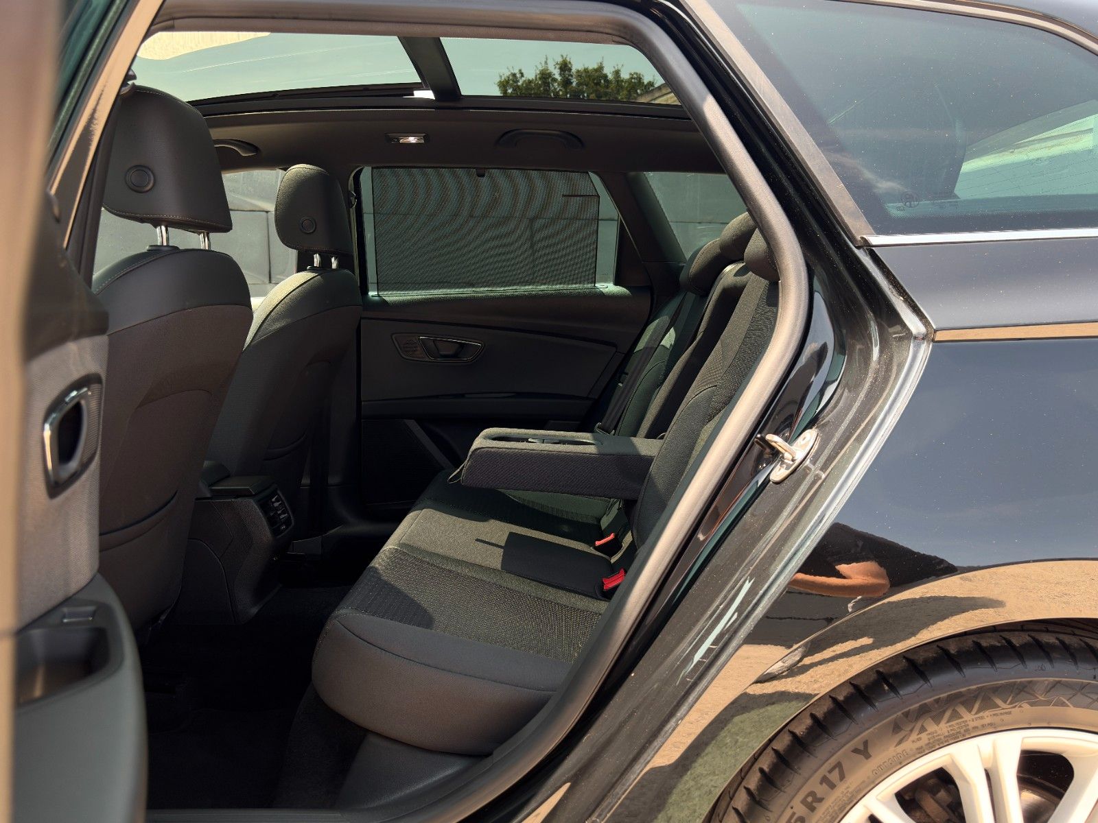 Fahrzeugabbildung SEAT Leon ST 1.5 TSI DSG Xcellence CarPlay PANO CAM