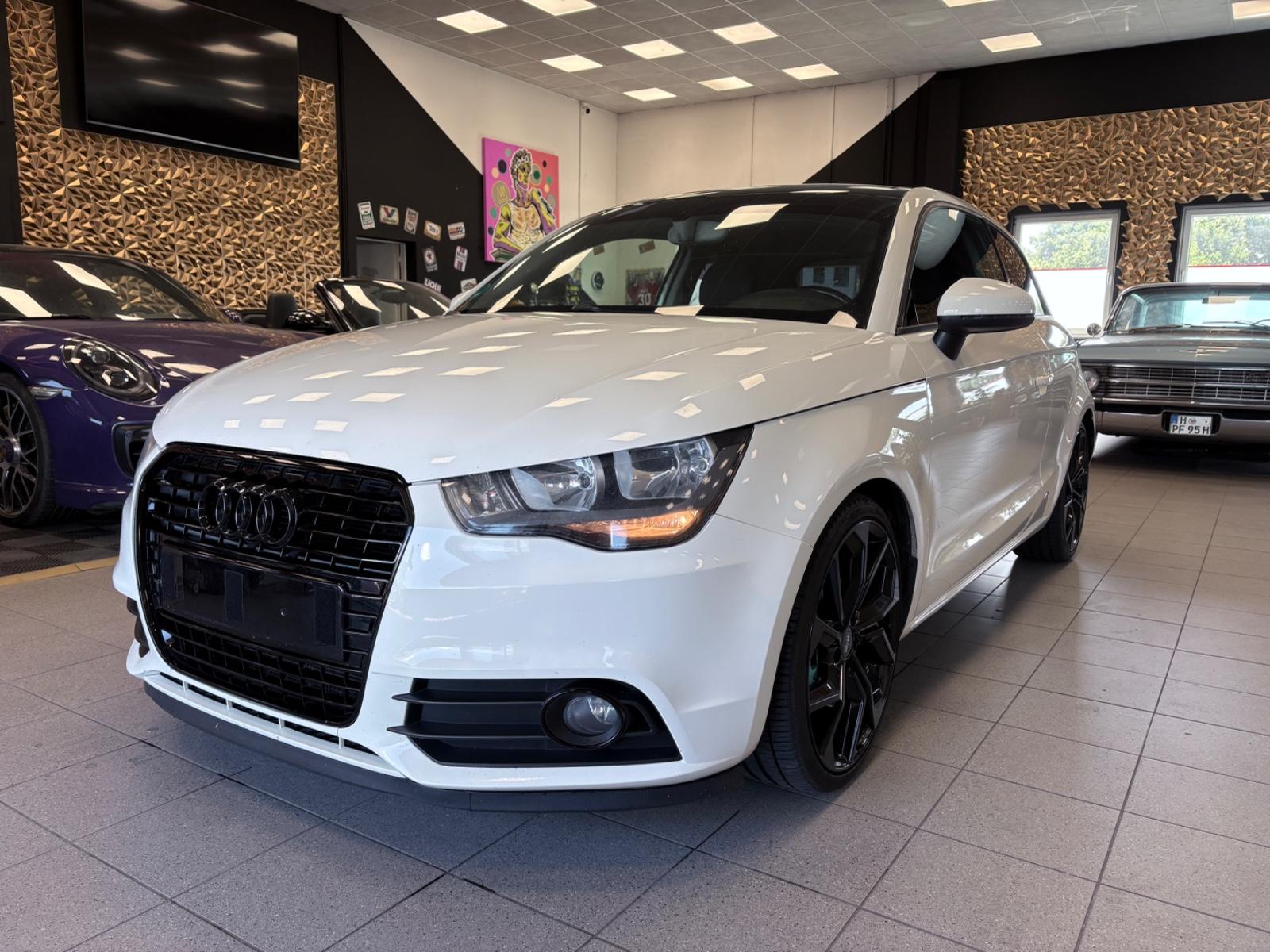 Audi A1 ambition / Bremsen Neu/ Pano/AHK/Teilleder