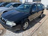 Skoda Octavia Combi 1.6 - - Skoda Octavia aus 2004: Kombi