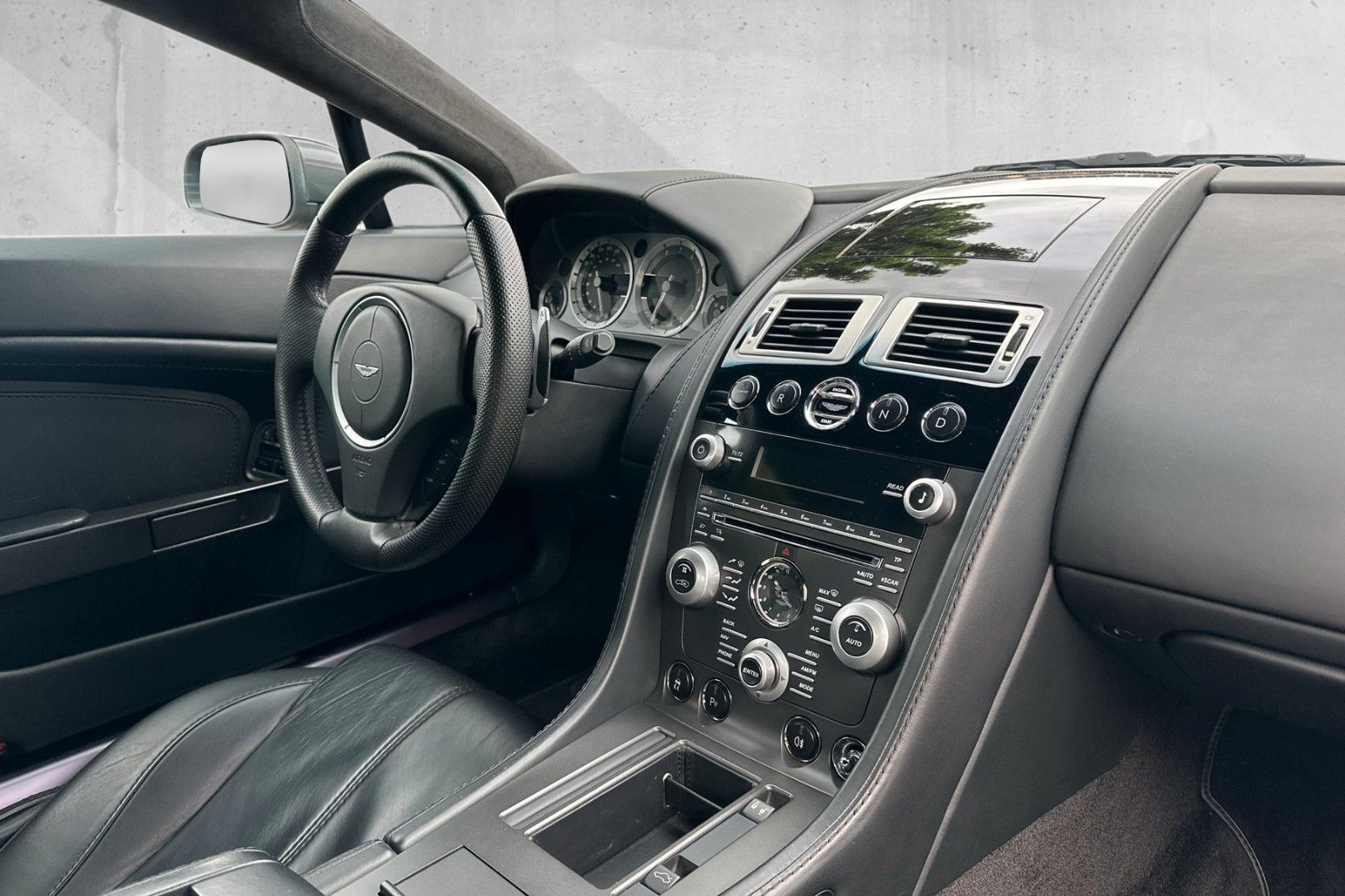 Fahrzeugabbildung Aston Martin V8 Vantage 4.7l