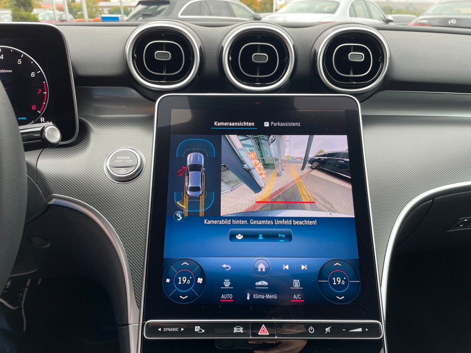 Fahrzeugabbildung Mercedes-Benz C 180 AVANTGARDE R-Kamera+AHK+TOTW+Ambiente