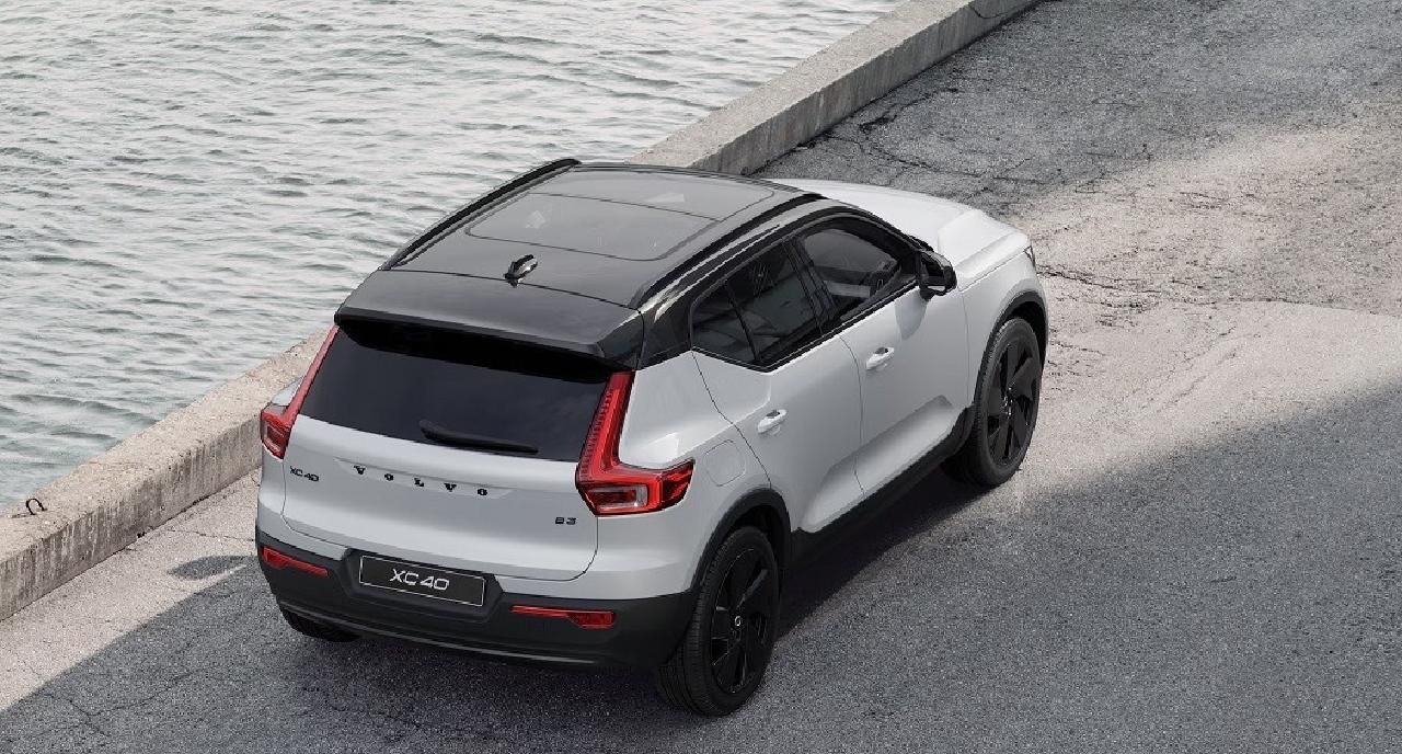 Fahrzeugabbildung Volvo XC40 B4 Benzin Ultra Black Edition