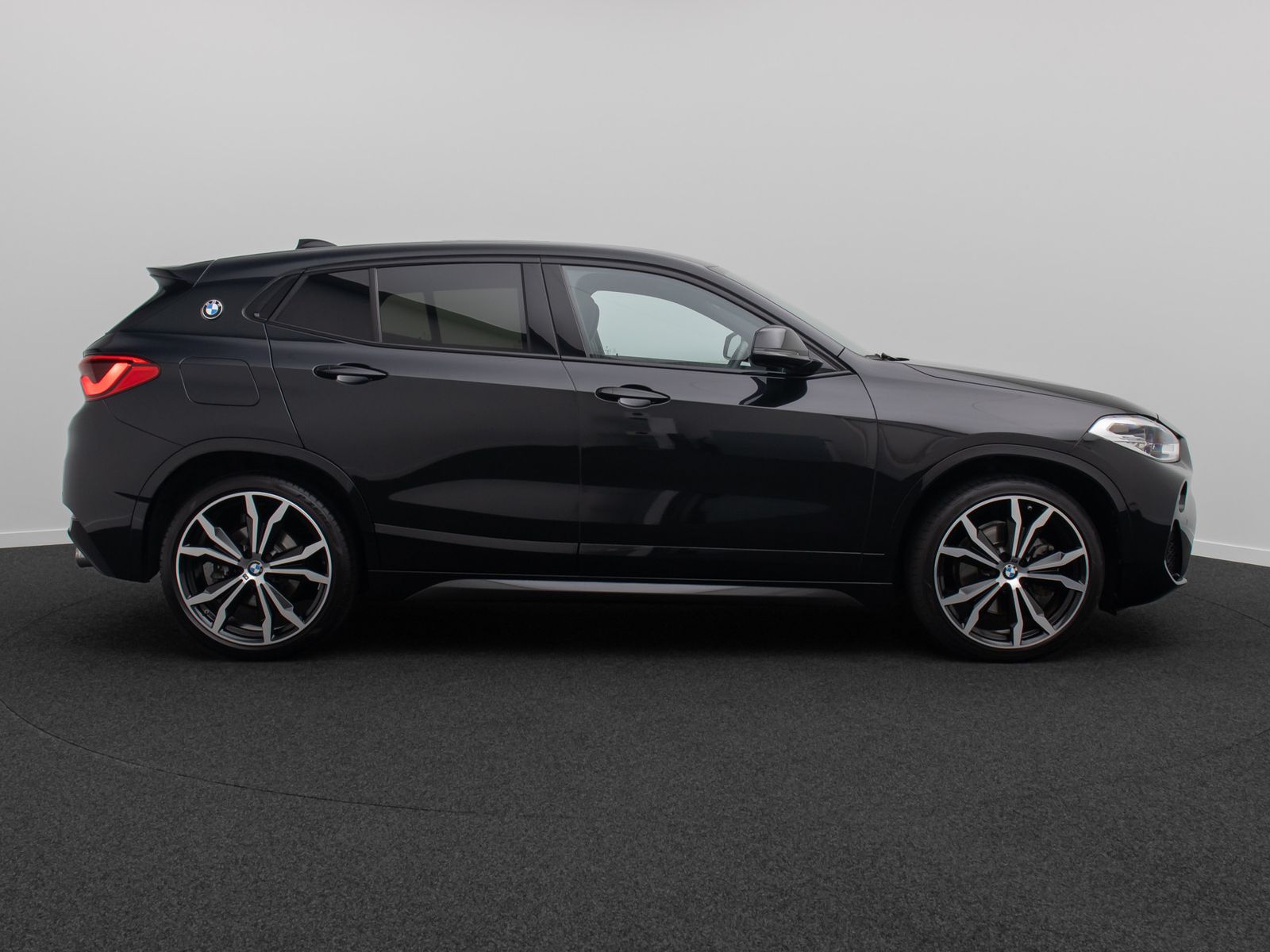 Fahrzeugabbildung BMW X2 sD20i M Sport Kamera HUD Panorama Alarm 20"