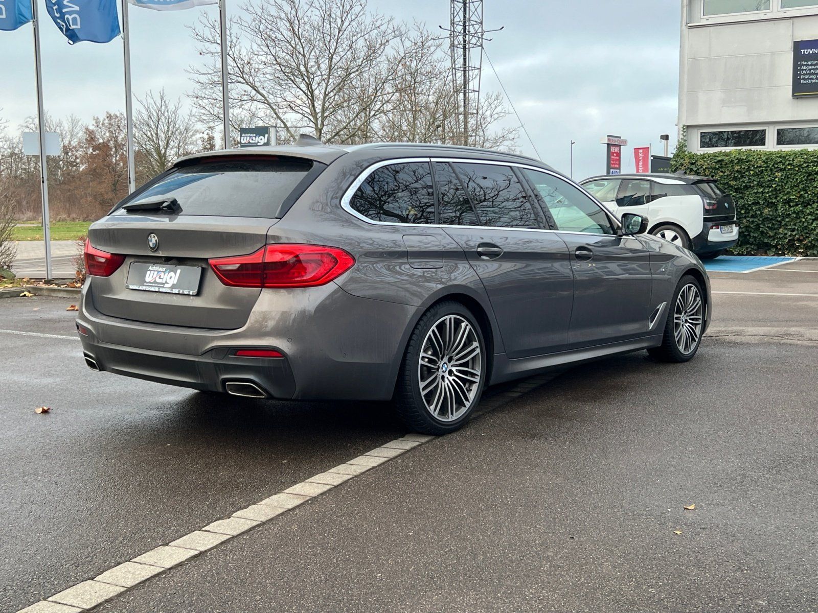 Fahrzeugabbildung BMW 520d xDrive M Sport +STHZG+20'' Ind.+Leder Ind.+