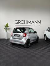 Smart ForTwo fortwo coupe Basis 52 kW Navi, Cool&Audio - Smart ForTwo Gebrauchtwagen in Augsburg