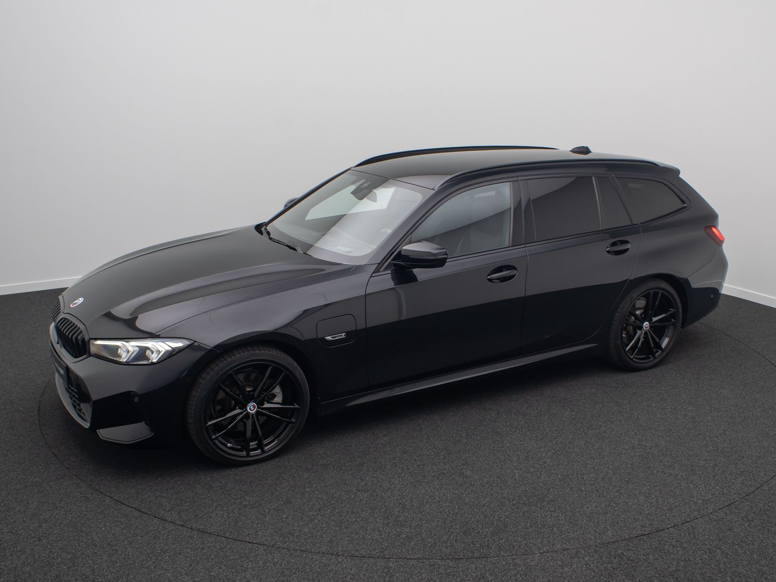 Fahrzeugabbildung BMW 330e M Sport DAB Kamera HUD H/K 19Zoll Parkassis