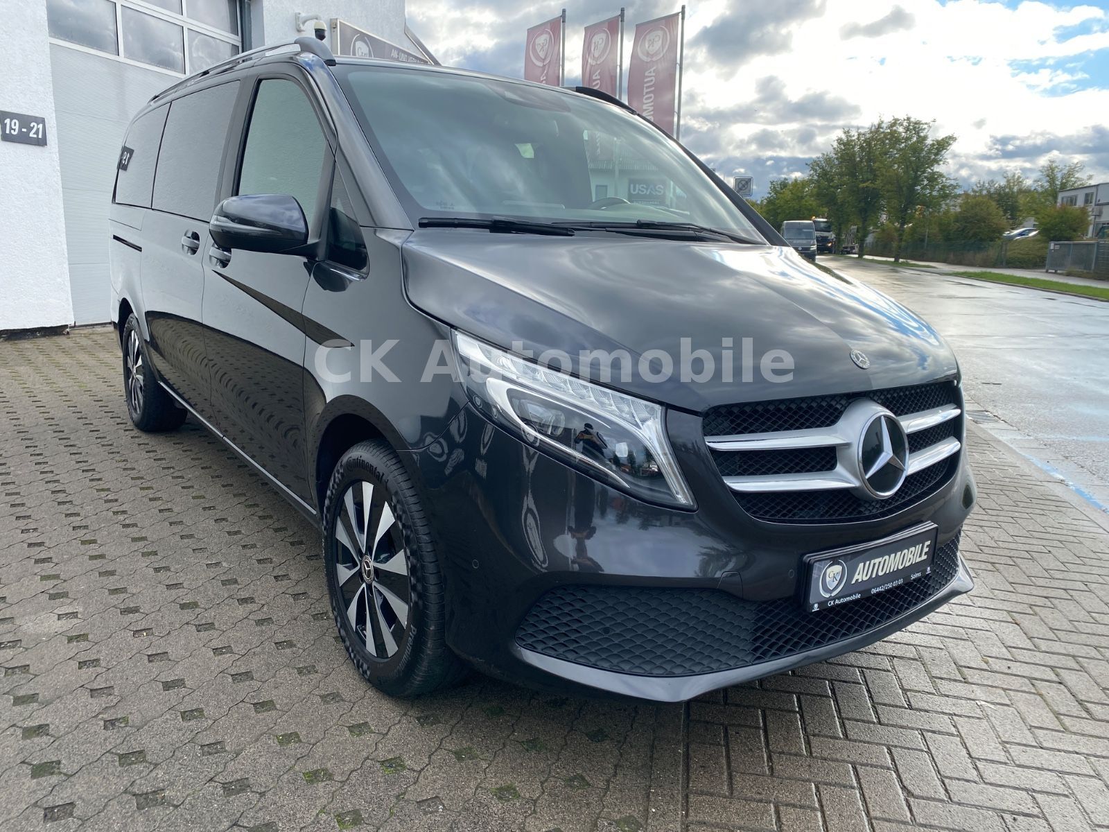 Fahrzeugabbildung Mercedes-Benz V 300 d EDITION 4MATIC lang/7Sitze/Navi/Kam./LED
