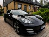 Porsche Panamera 4 / Navi / Luftfahrwerk / Schiebedach / - Porsche Panamera: Schwarz