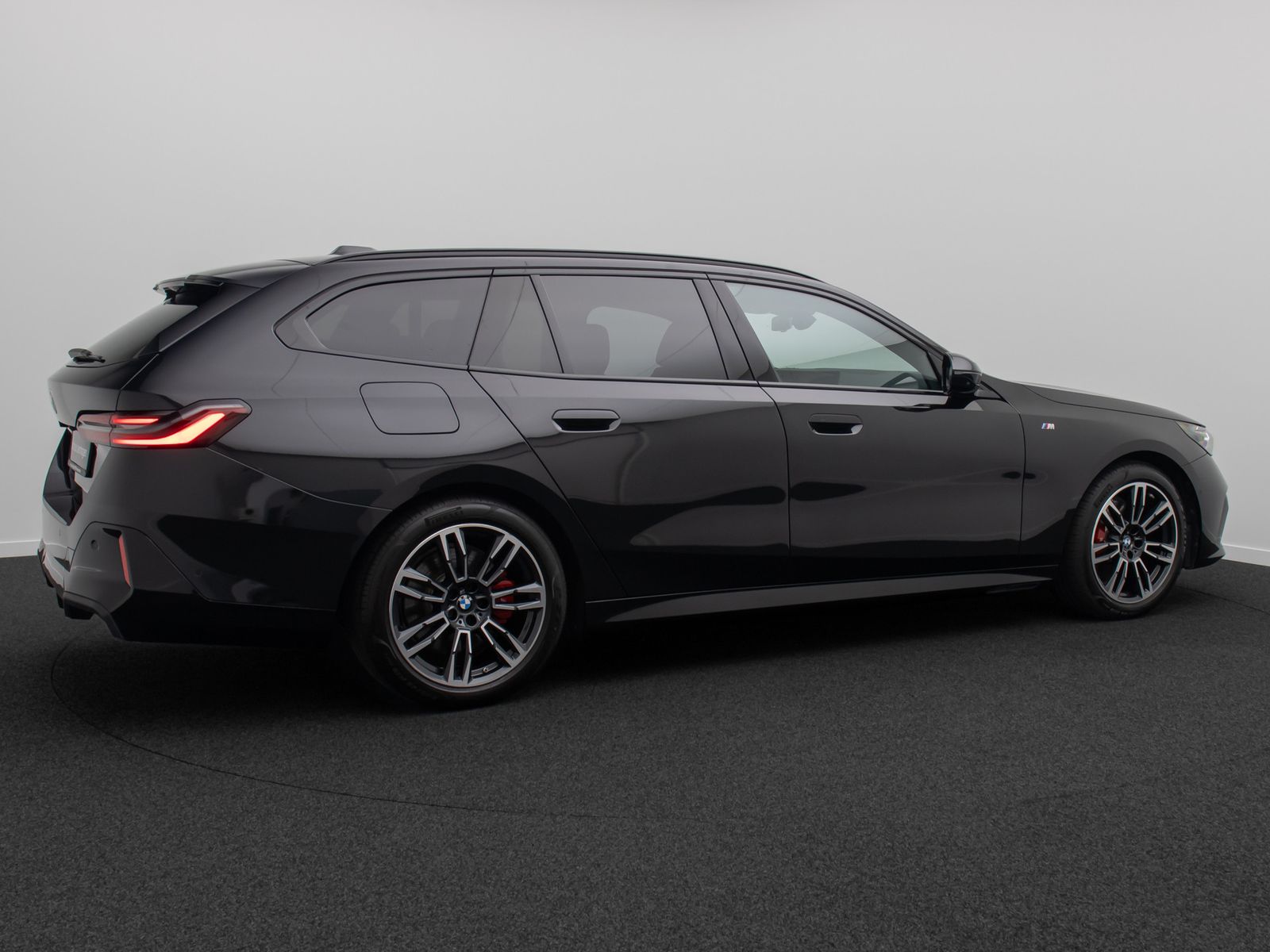 Fahrzeugabbildung BMW 520d M Sport 360&deg;H/K Alarm DAB HUD Bel&uuml;ftung 19"