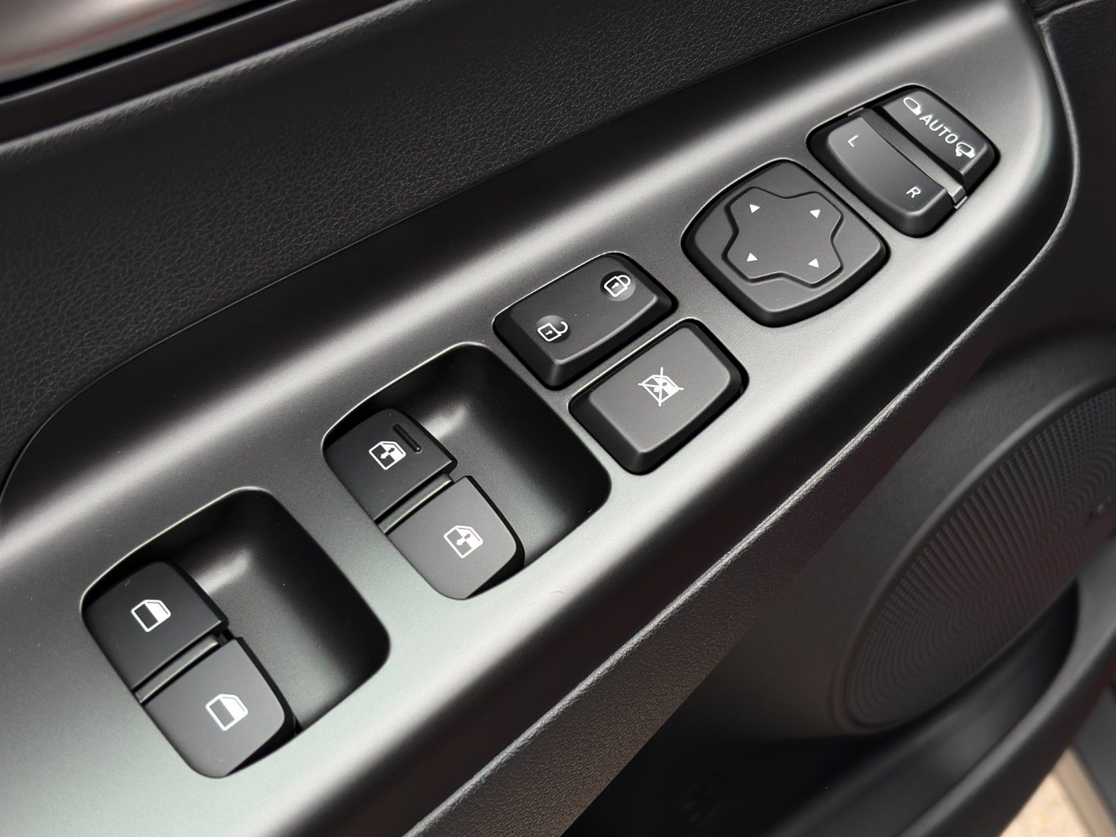 Fahrzeugabbildung Hyundai KONA E Trend ACC PDC CAM SHZ LHZ Navi CarPlay