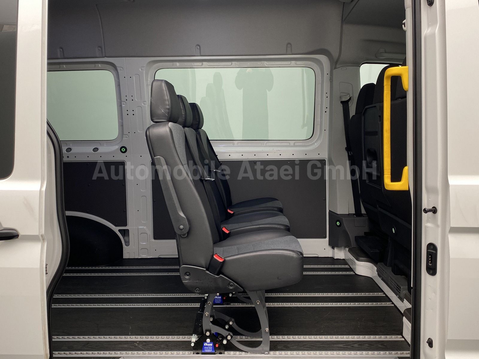 Fahrzeugabbildung MAN TGE 3.140 Kombi *ROLLSTUHL-LIFT* 6-SITZE 9331