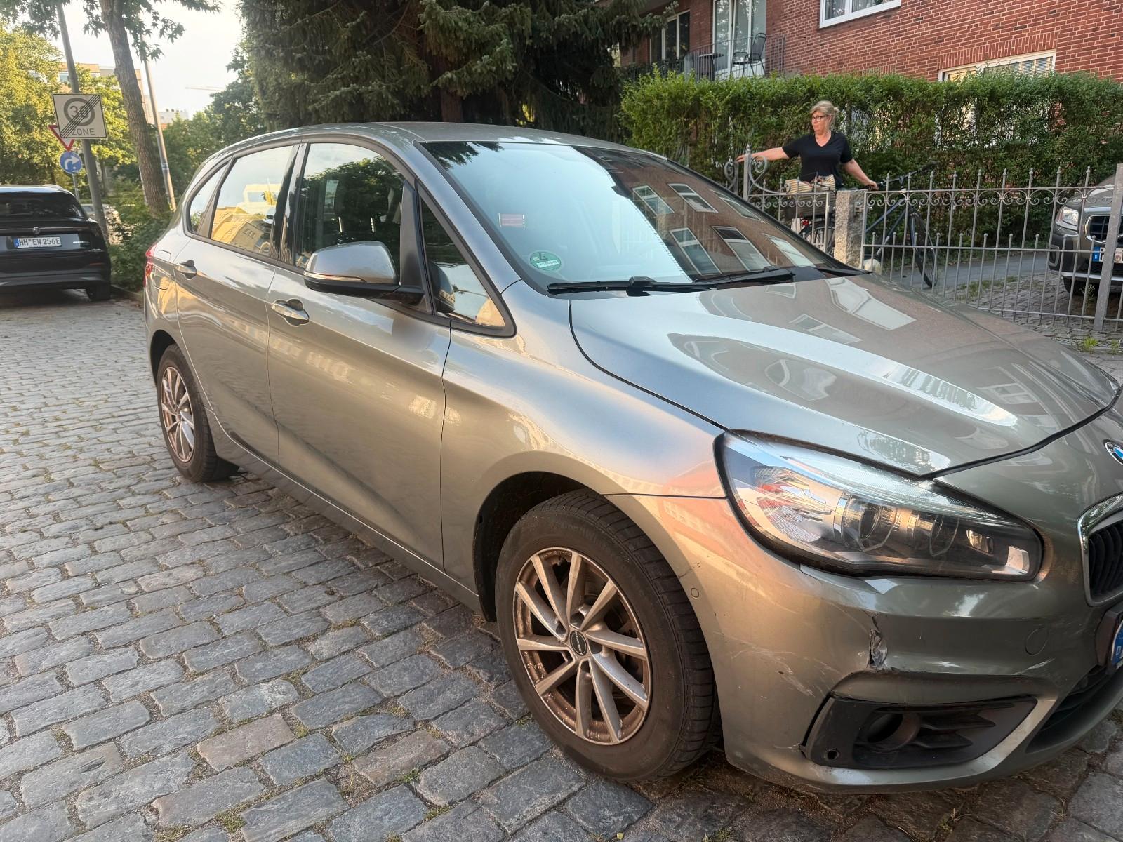 BMW 218 2015 — вигляд ззаду
