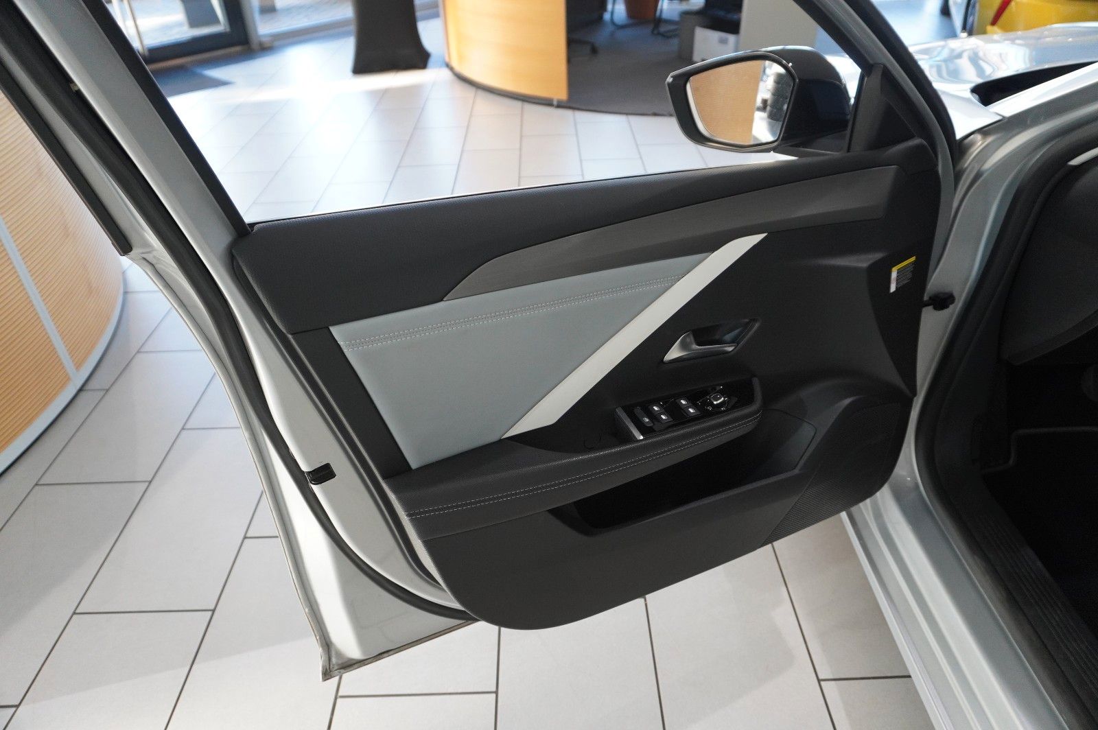 Fahrzeugabbildung Opel Astra L Lim. 1.6 HYBRID ELEGANCE NAVI/LED/KAMERA