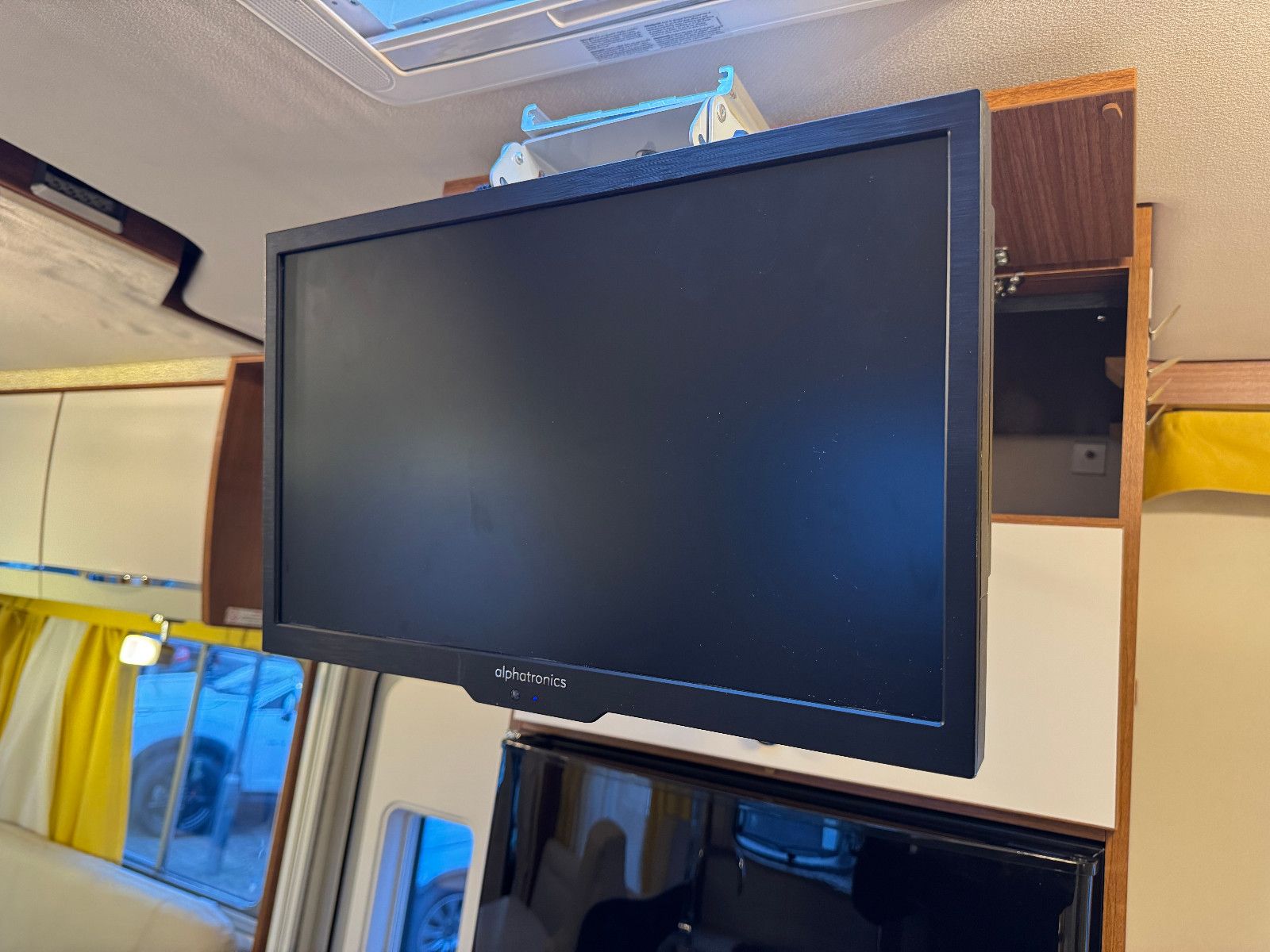 Fahrzeugabbildung Eura Mobil PROFILA RS 670 SB SAT HUBBETT LOUNGE PAKET LEDER