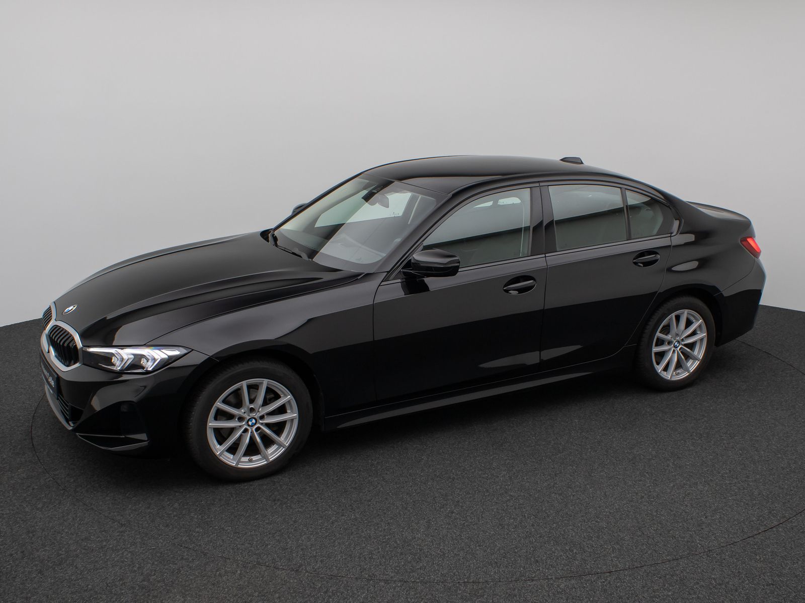 Fahrzeugabbildung BMW 318i DAB PDC Widscreen Geschwindigkeitsreg LED