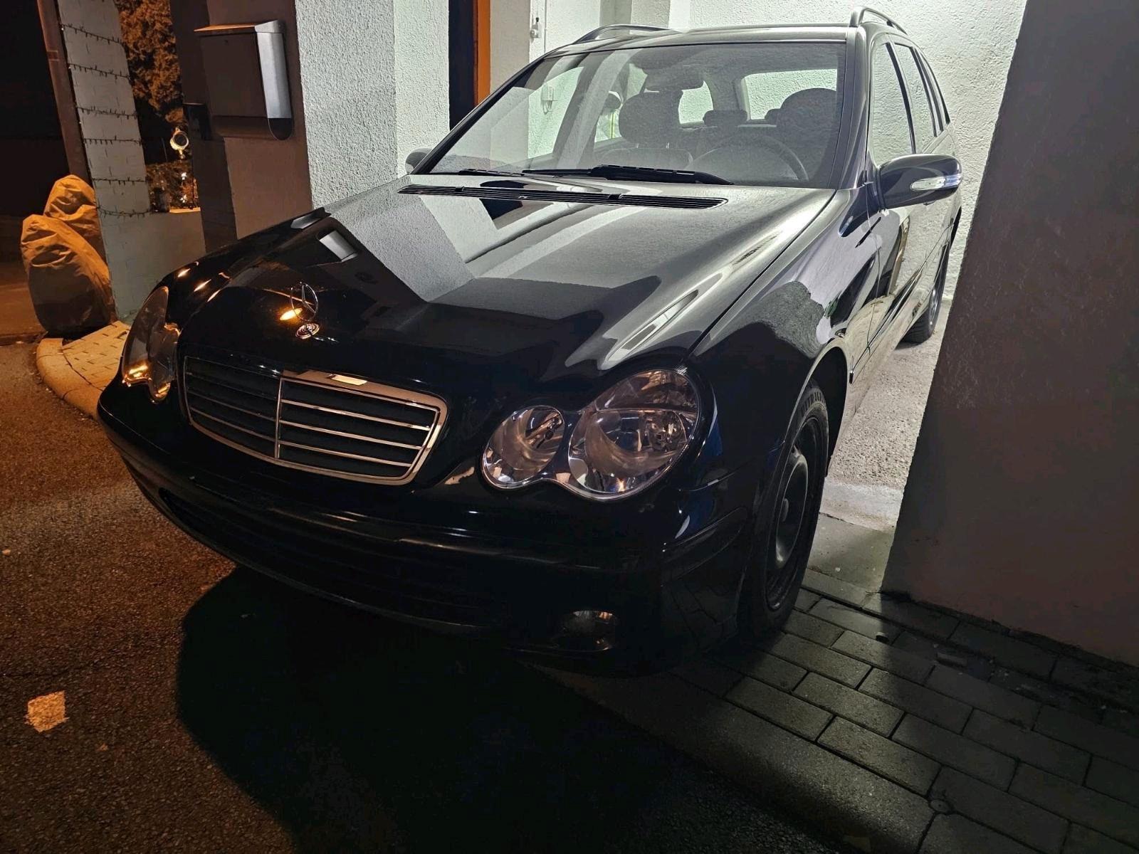 Mercedes-Benz C180 2006 — rear view
