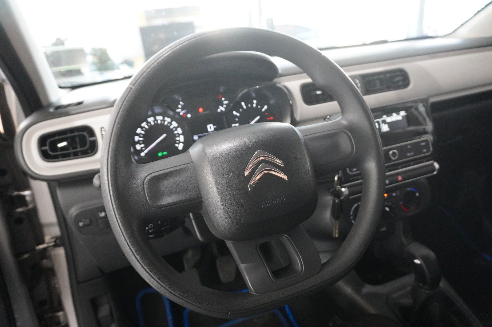 Fahrzeugabbildung Citroën C3 LIM. 1.2 LIVE KLIMA/TEMP./NEBEL/SPORT/USB