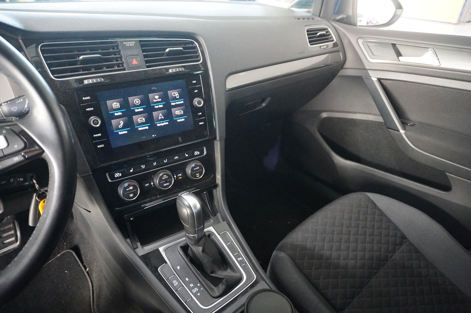 Fahrzeugabbildung Volkswagen Golf VII Lim. 2.0D JOIN NAVI/LED/KAMERA/DYNA./SH